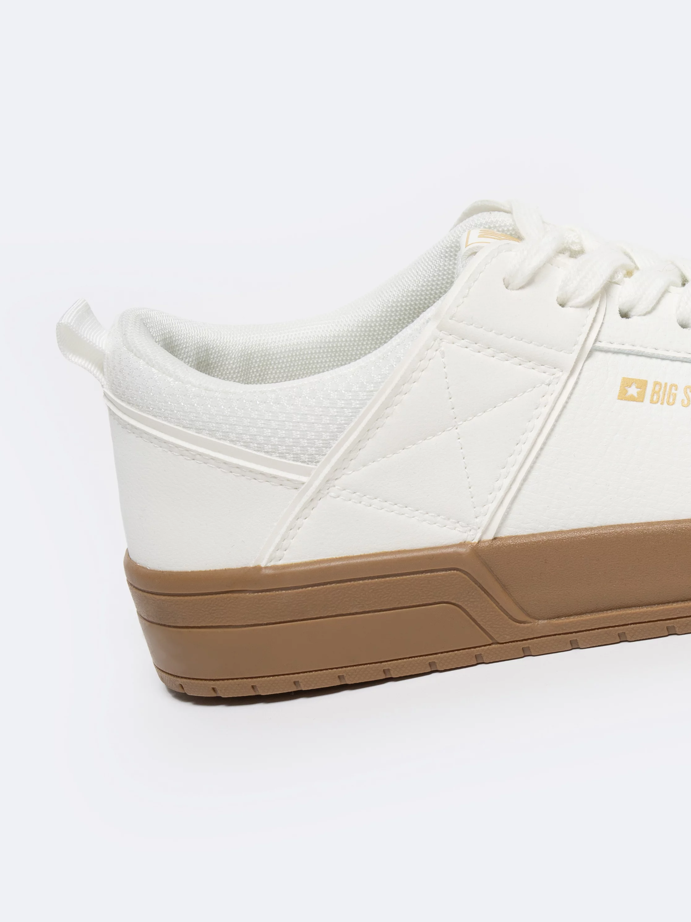 Sneakersy męskie z kontrastową podeszwą białe NN174093 101