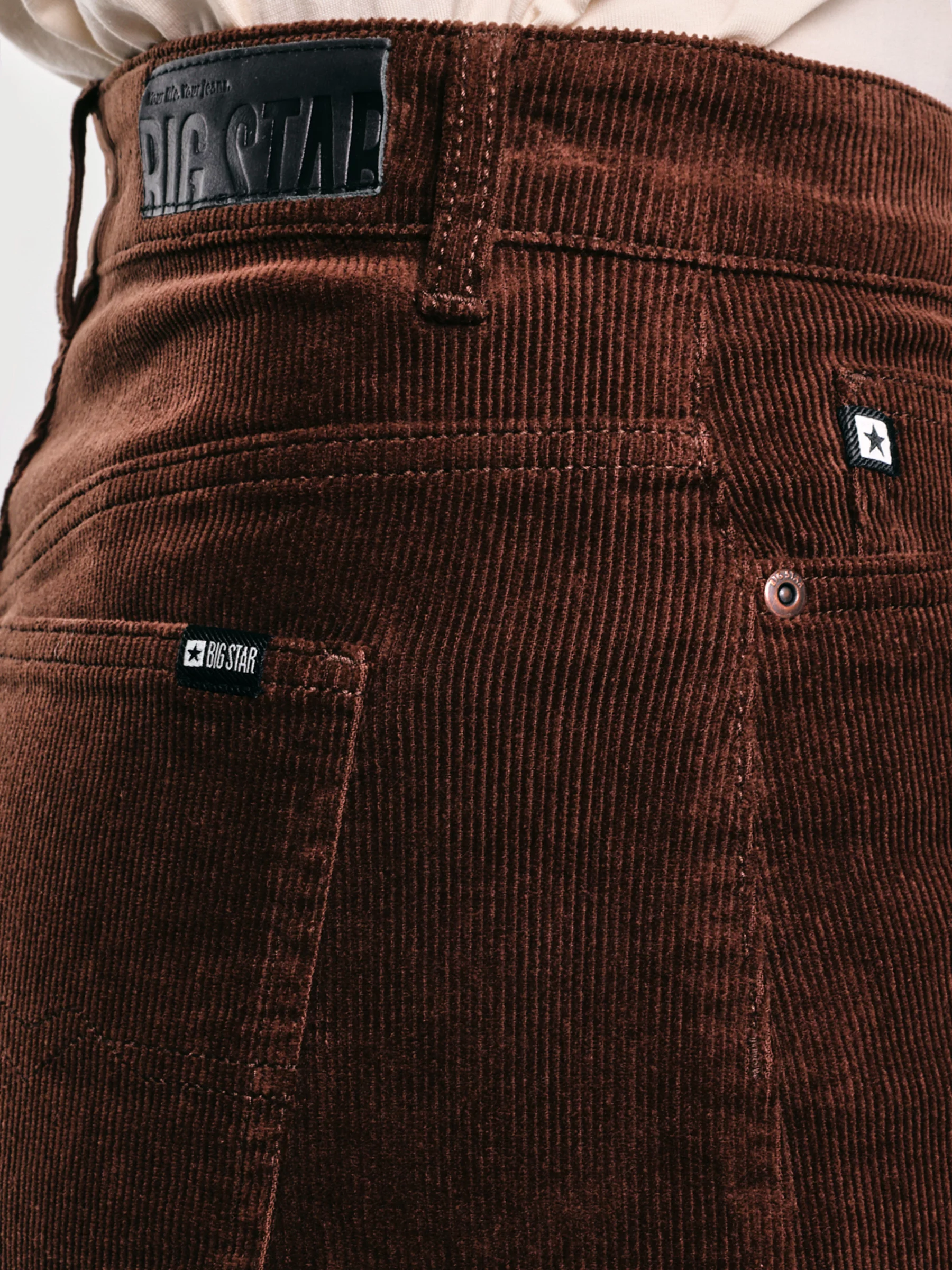 Spodnie damskie sztruksowe z szeroką nogawką ciemnobrązowe Celinesi 804