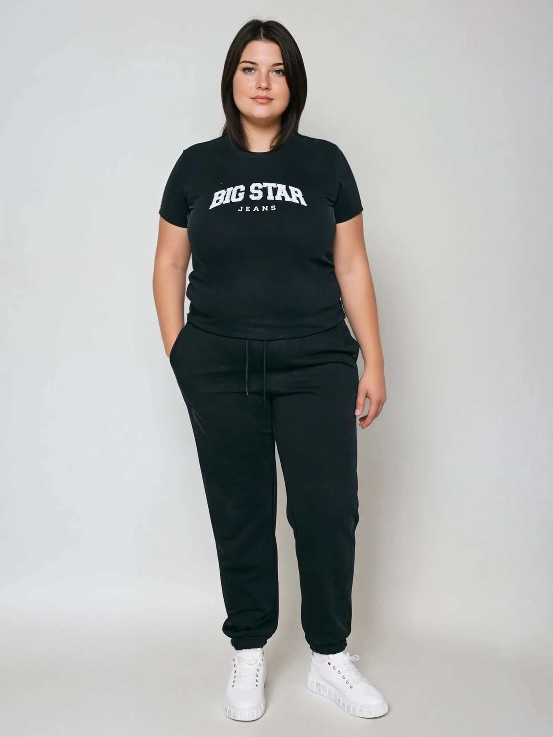 Spodnie damskie dresowe czarne Yeva 906