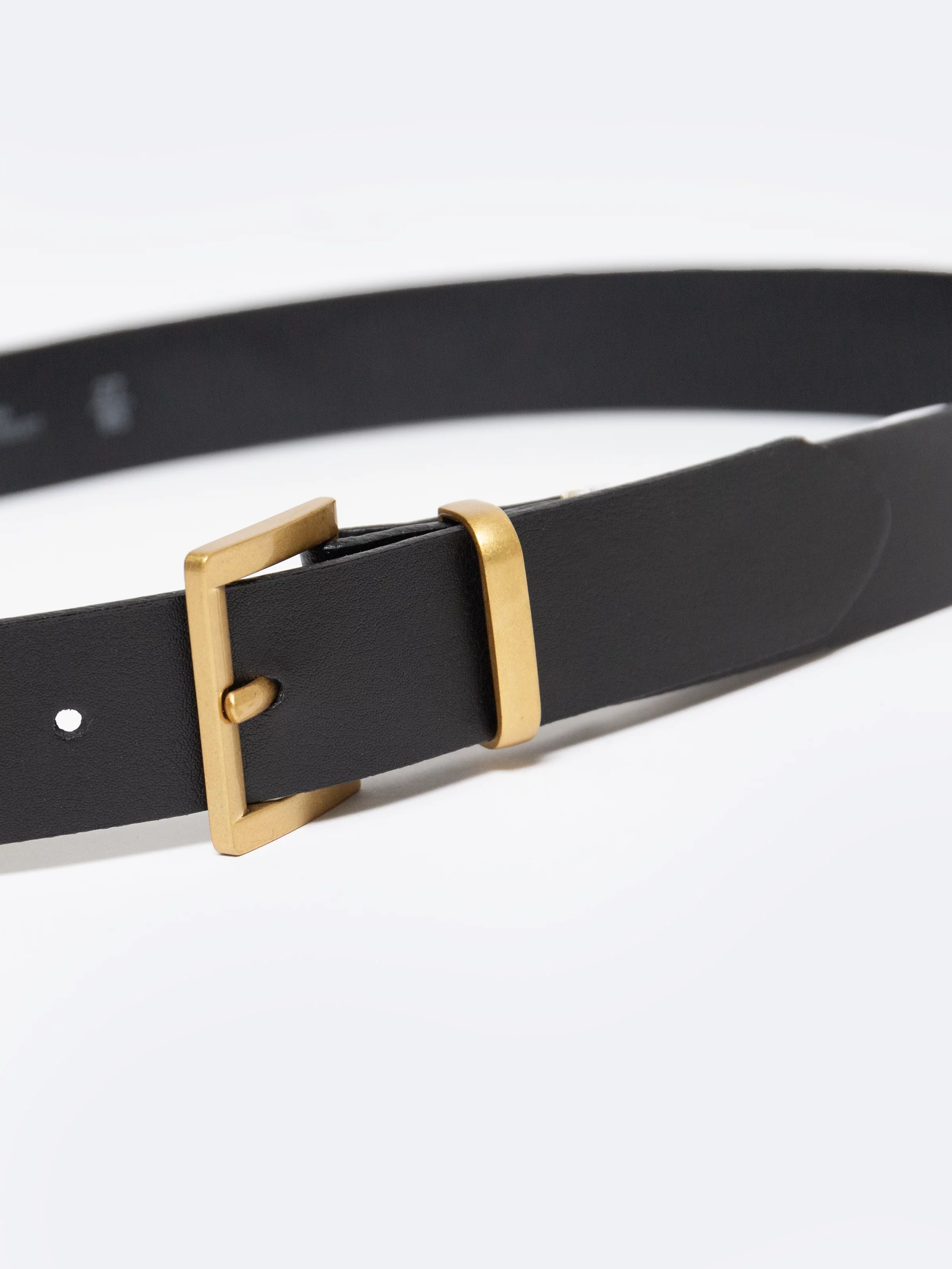 Pasek damski skórzany ze złotą klamrą czarny Aruma 906