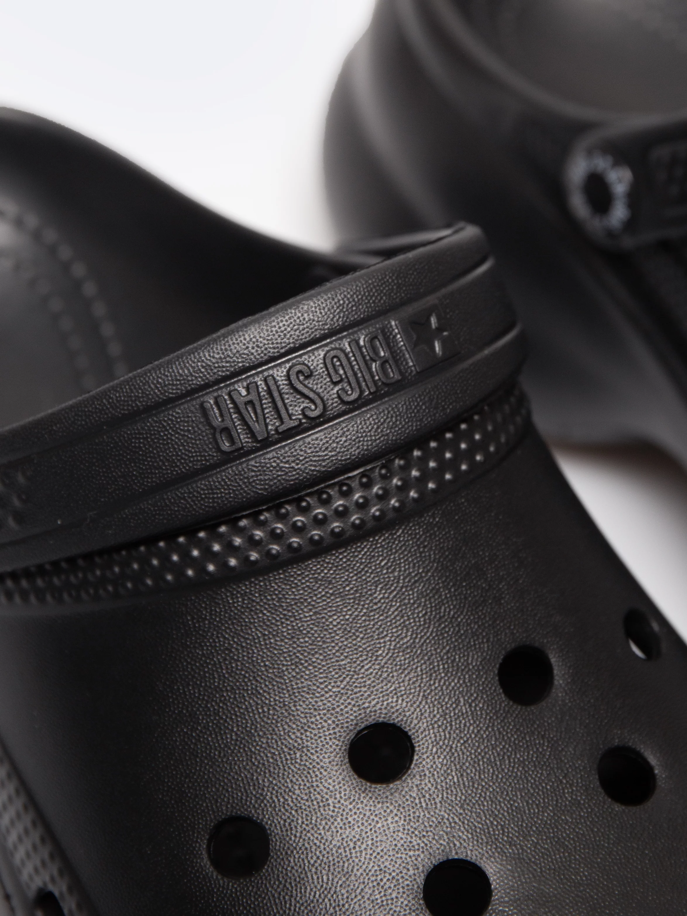 Klapki damskie czarne RR274A118 906