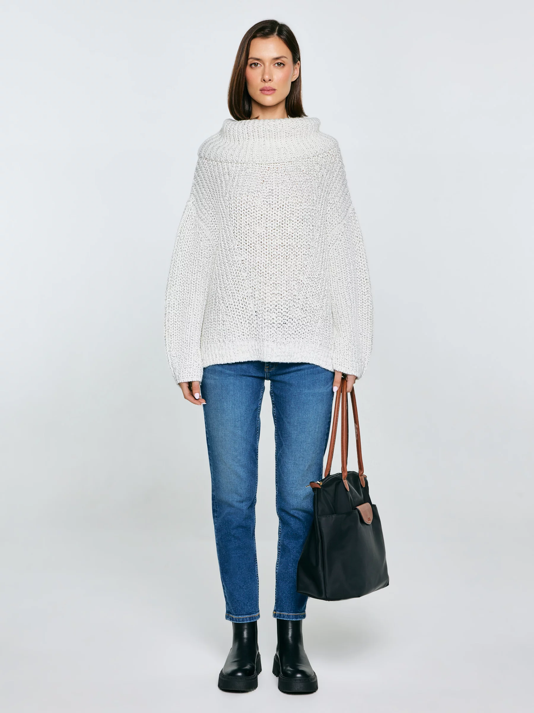 Sweter damski z obszernym golfem melanżowy biały Magdalena 100