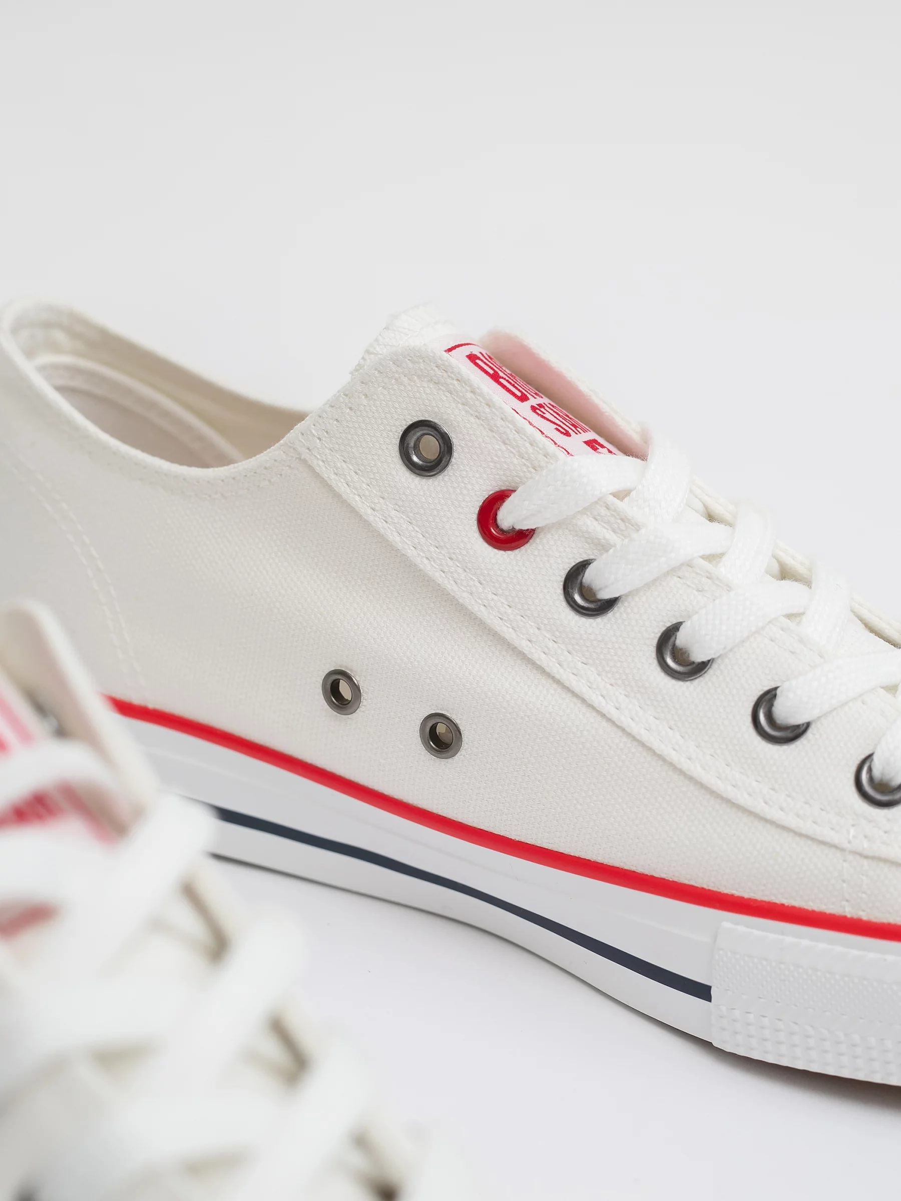 Trampki damskie niskie białe JJ274A500 101