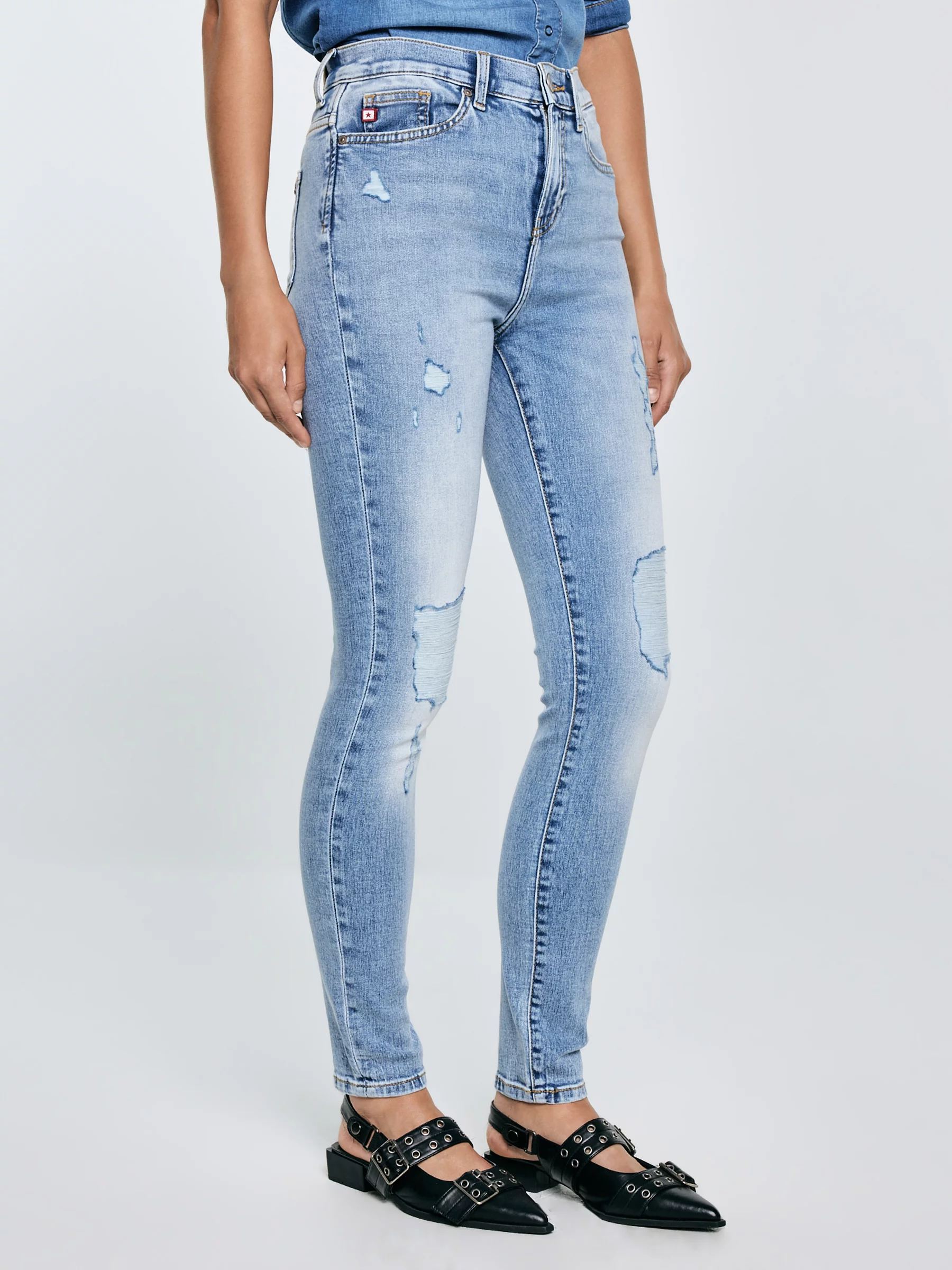 Jeansy damskie z wysokim stanem z przetarciami jasnoniebieskie Adela High Waist 156