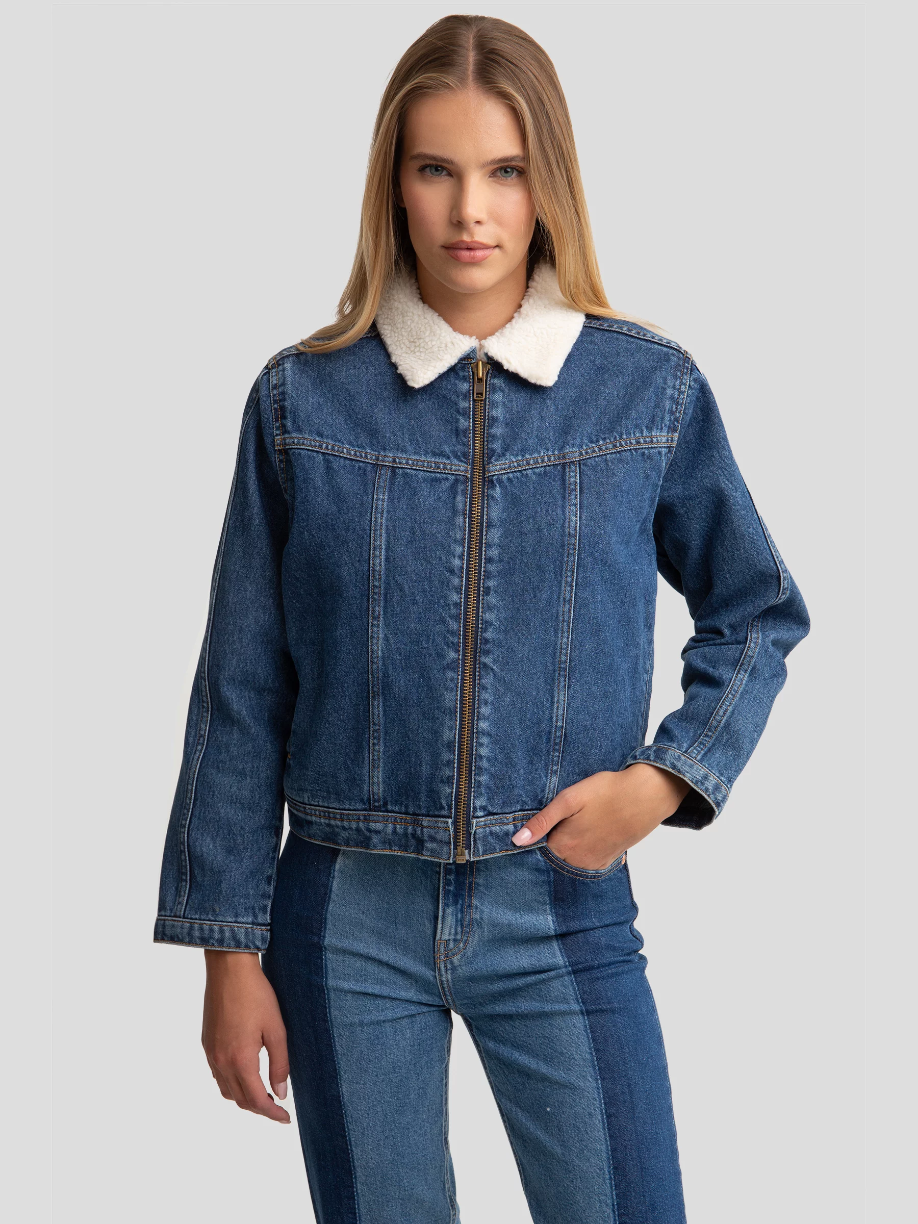Kurtka damska jeansowa ocieplana zapinana na zamek niebieska Freya 768