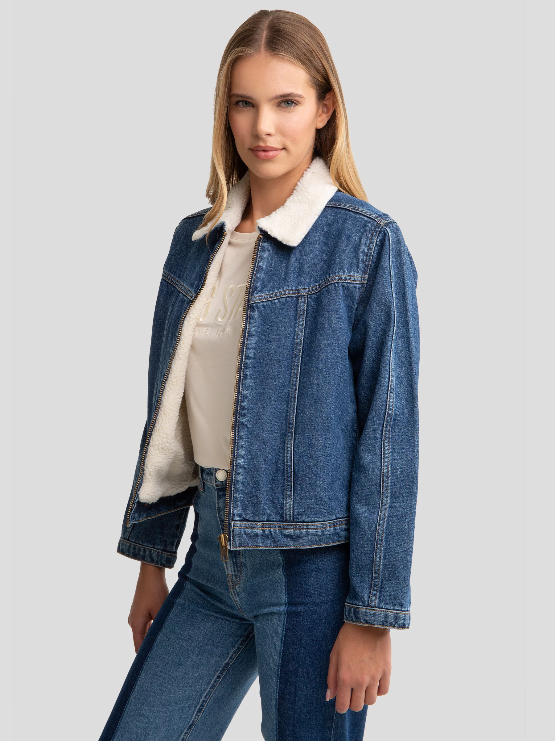 Kurtka damska jeansowa ocieplana zapinana na zamek niebieska Freya 768