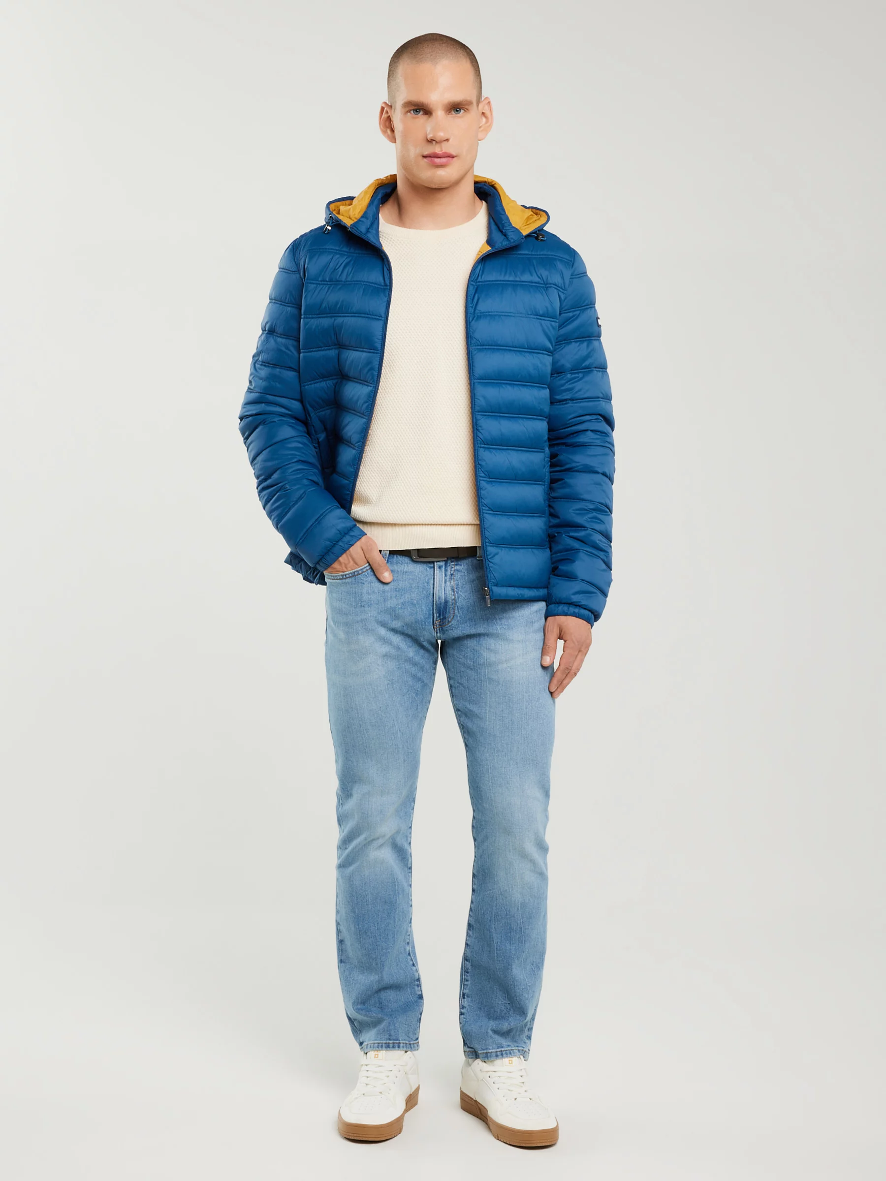 Kurtka męska pikowana z kapturem niebieska Acarf 402