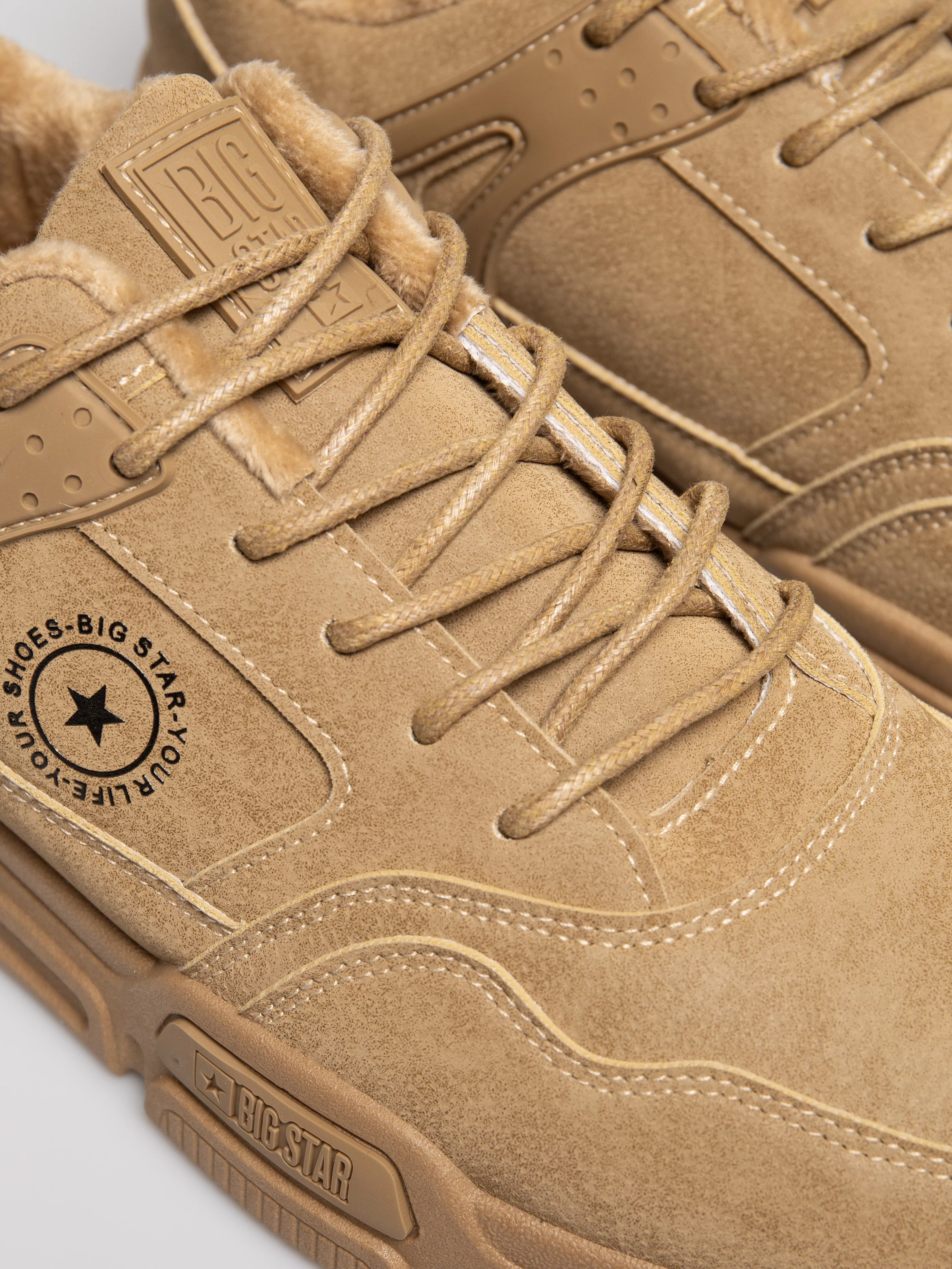 Sneakersy męskie ze skóry ekologicznej beżowe OO174578 801