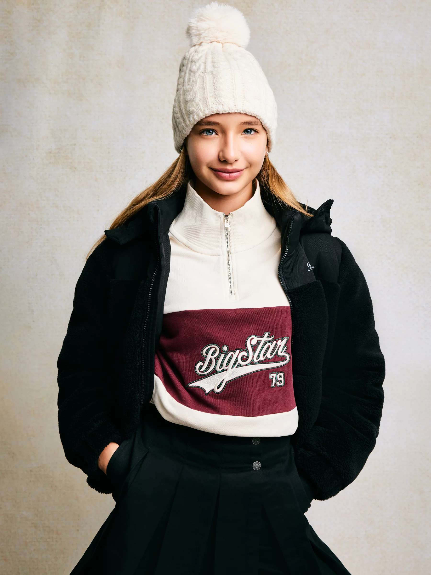 Kurtka dziewczęca pudełkowa z futerkiem czarna Kesja 906