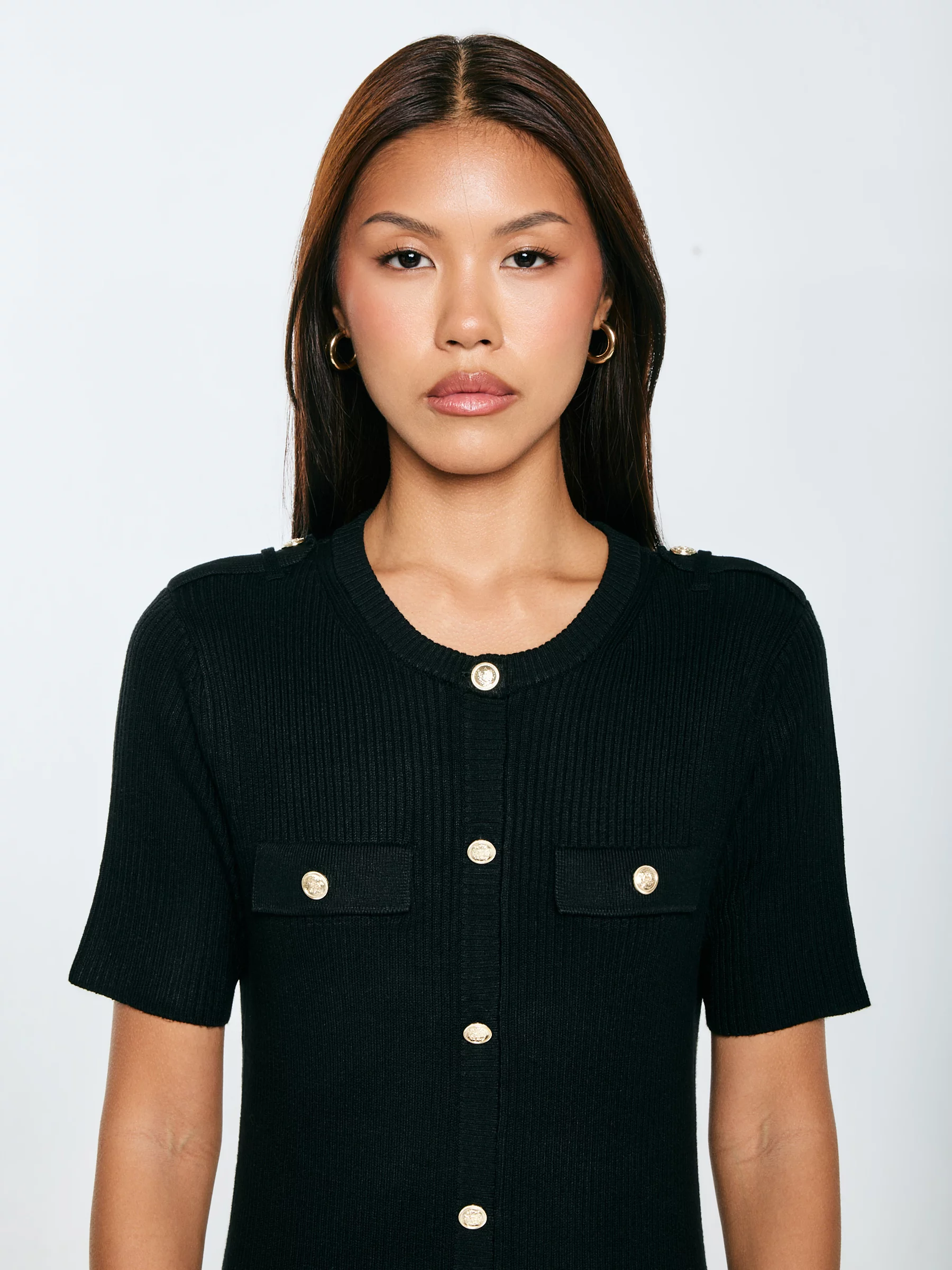 Sukienka damska mini z wiskozy z ozdobnymi guzikami czarna Dilara 906