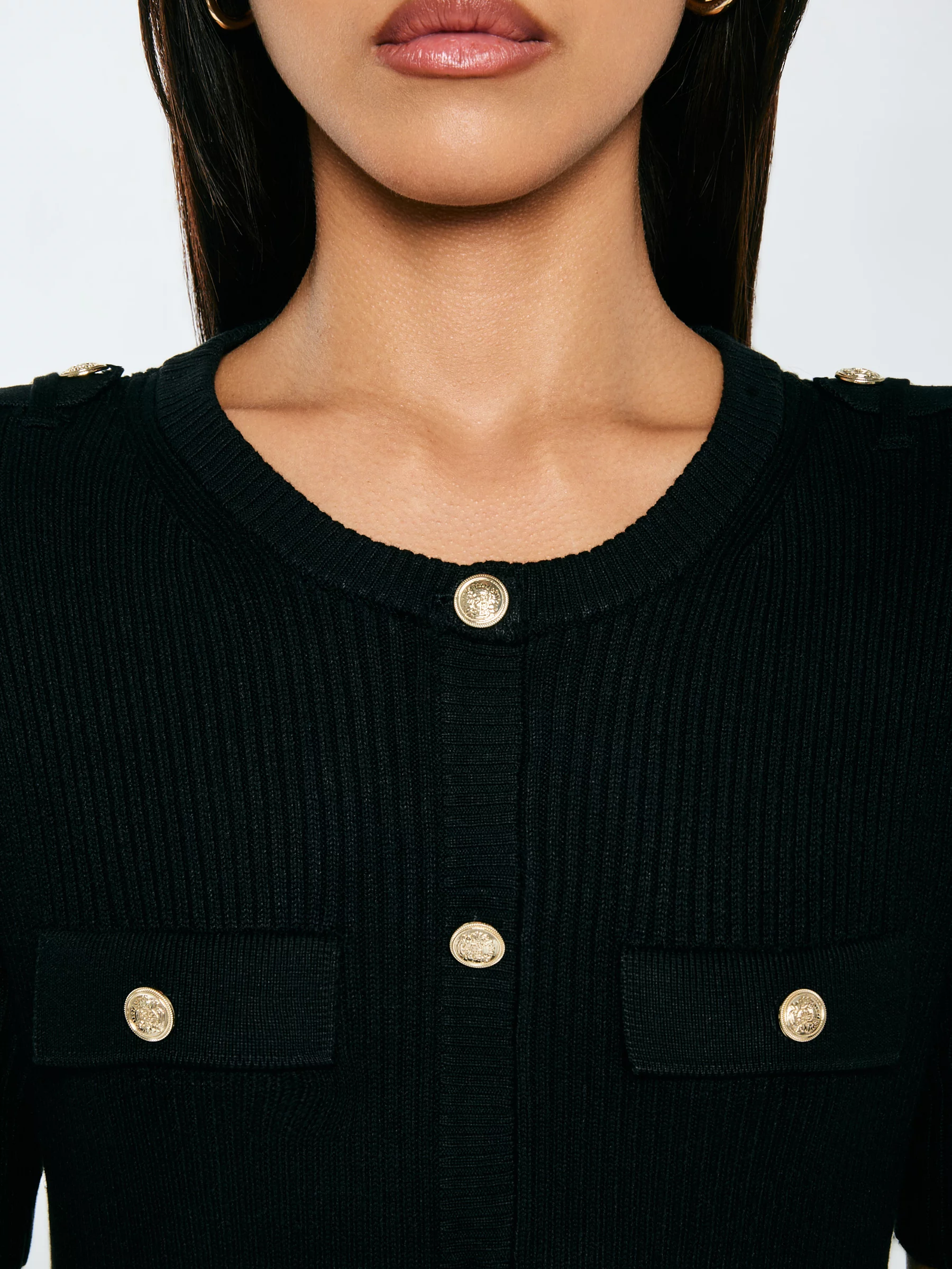 Sukienka damska mini z wiskozy z ozdobnymi guzikami czarna Dilara 906