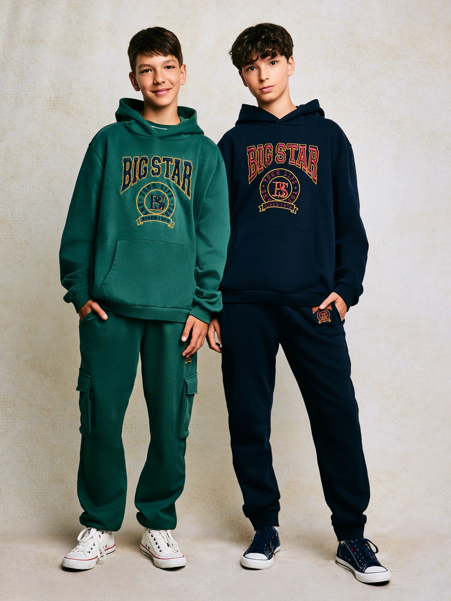 Spodnie chłopięce dresowe granatowe Lironp 403