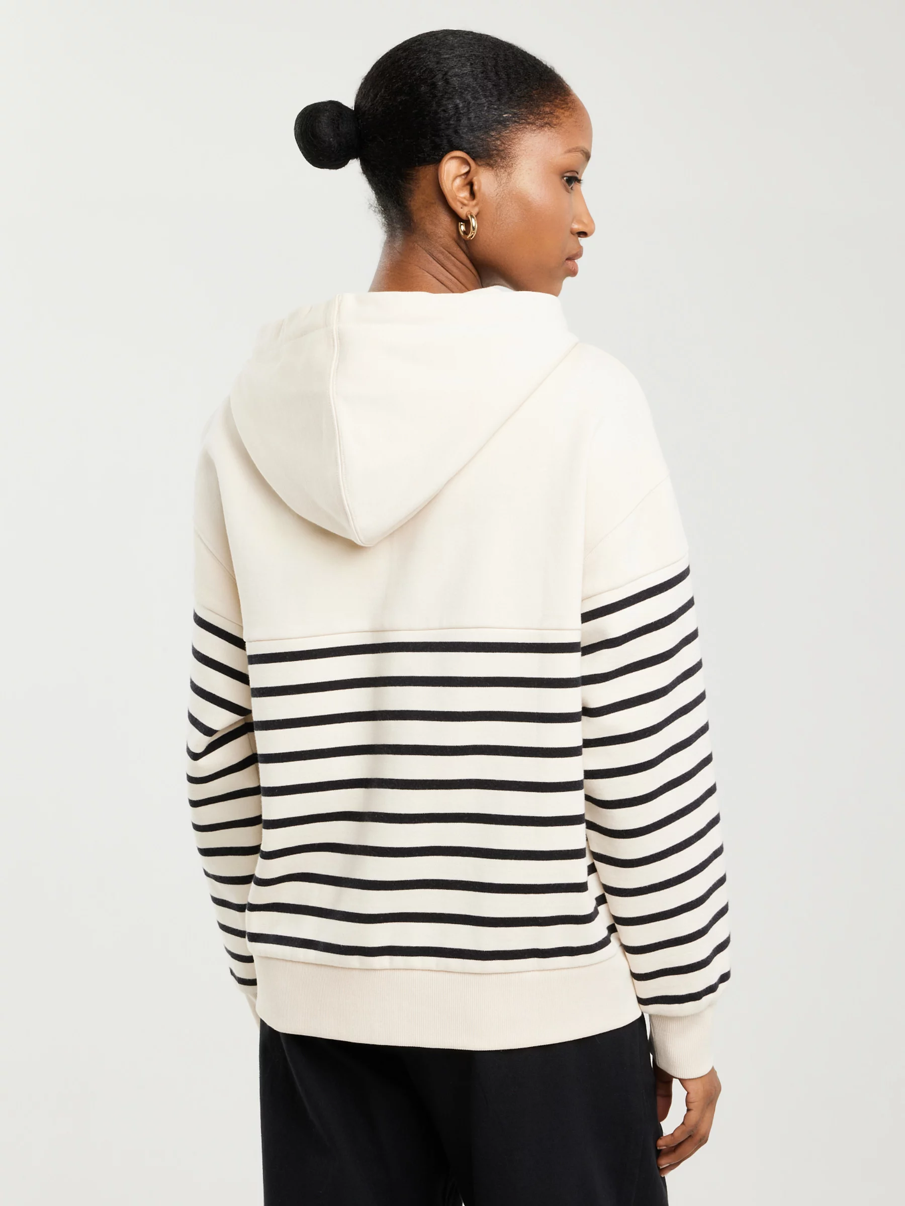 Bluza damska z kapturem rozpinana w paski kremowa Selina 103