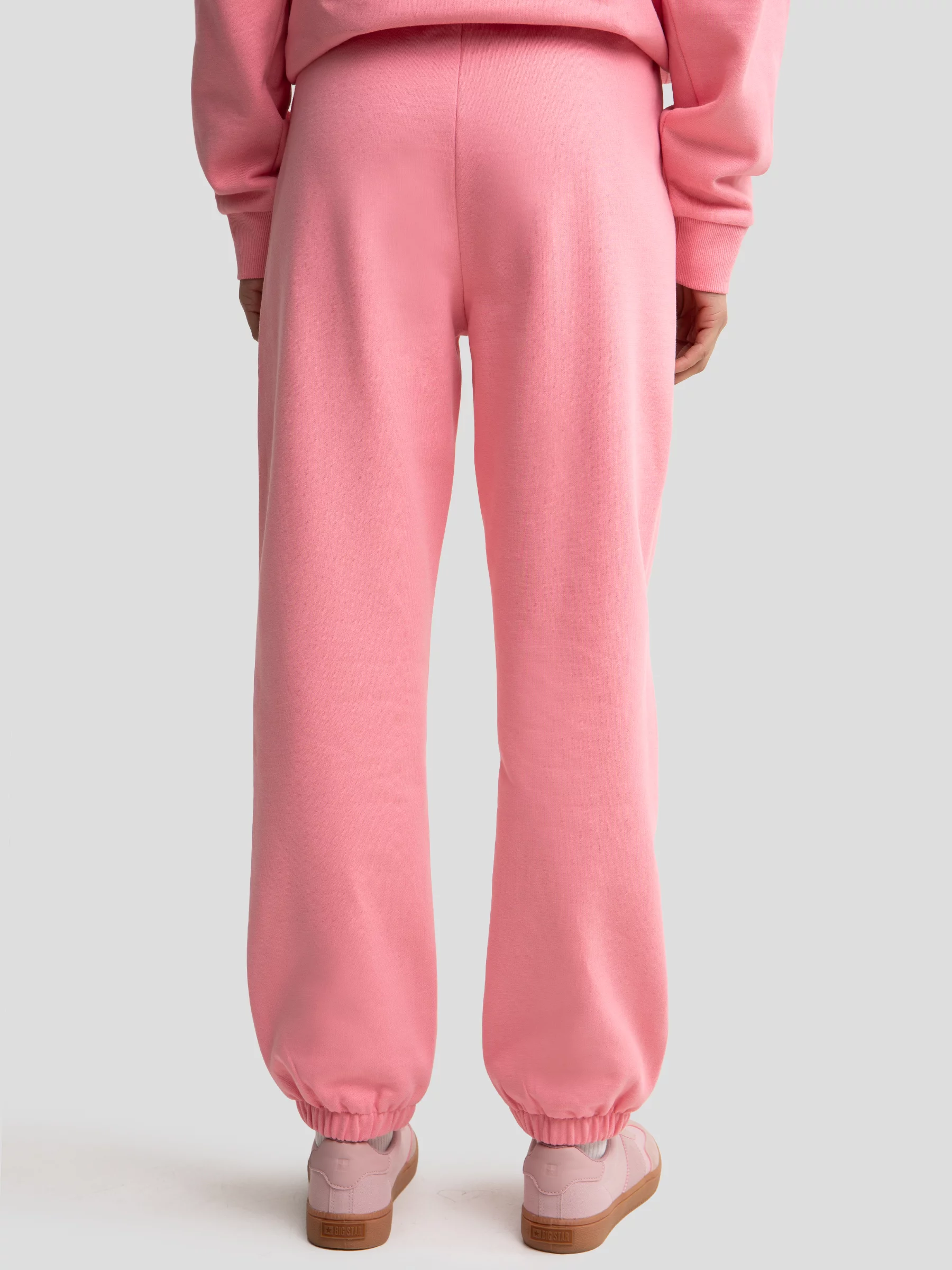Spodnie damskie dresowe różowe Frejap 600