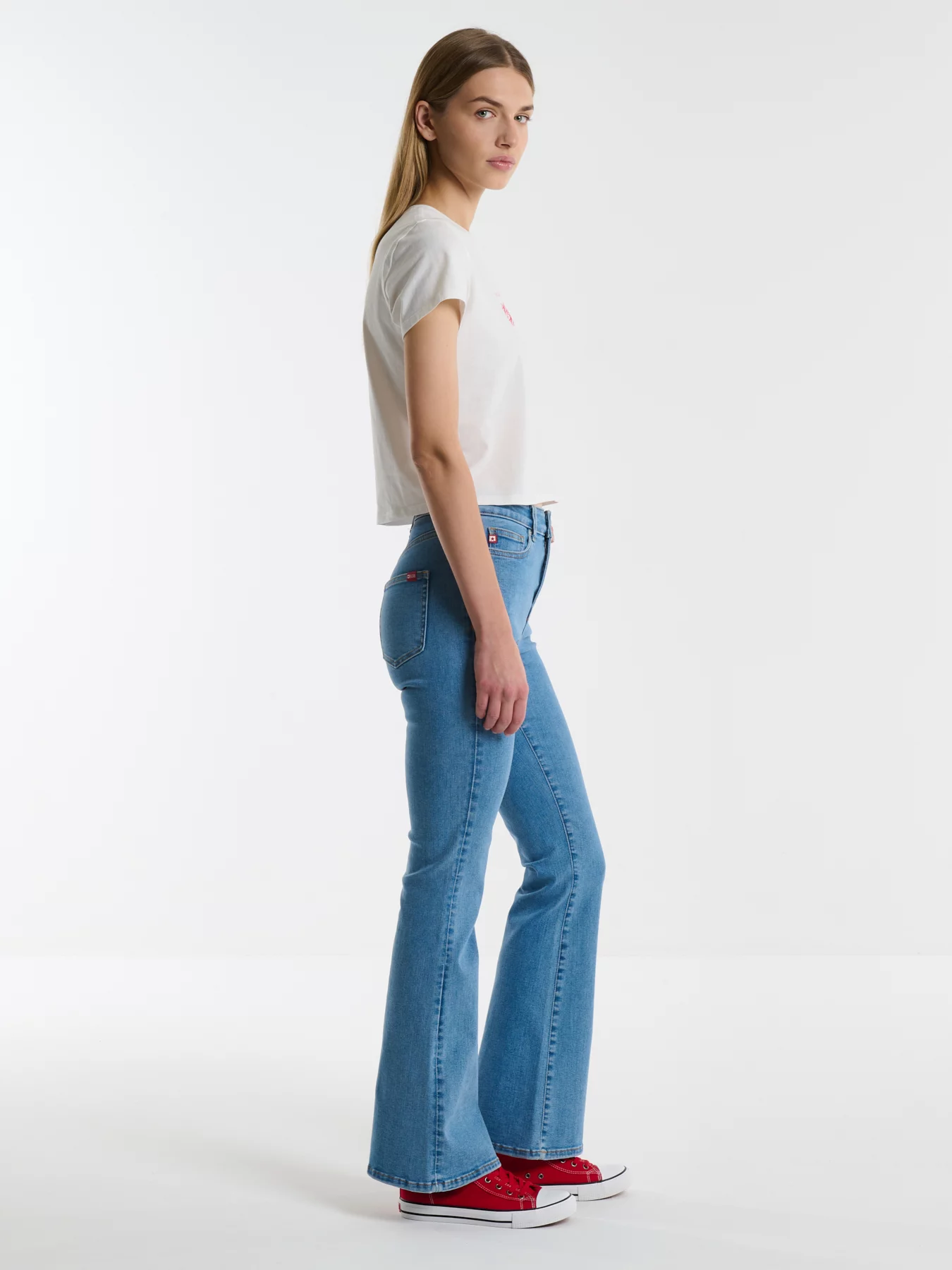 Krótka koszulka damska z nadrukiem biała Nottasa 100