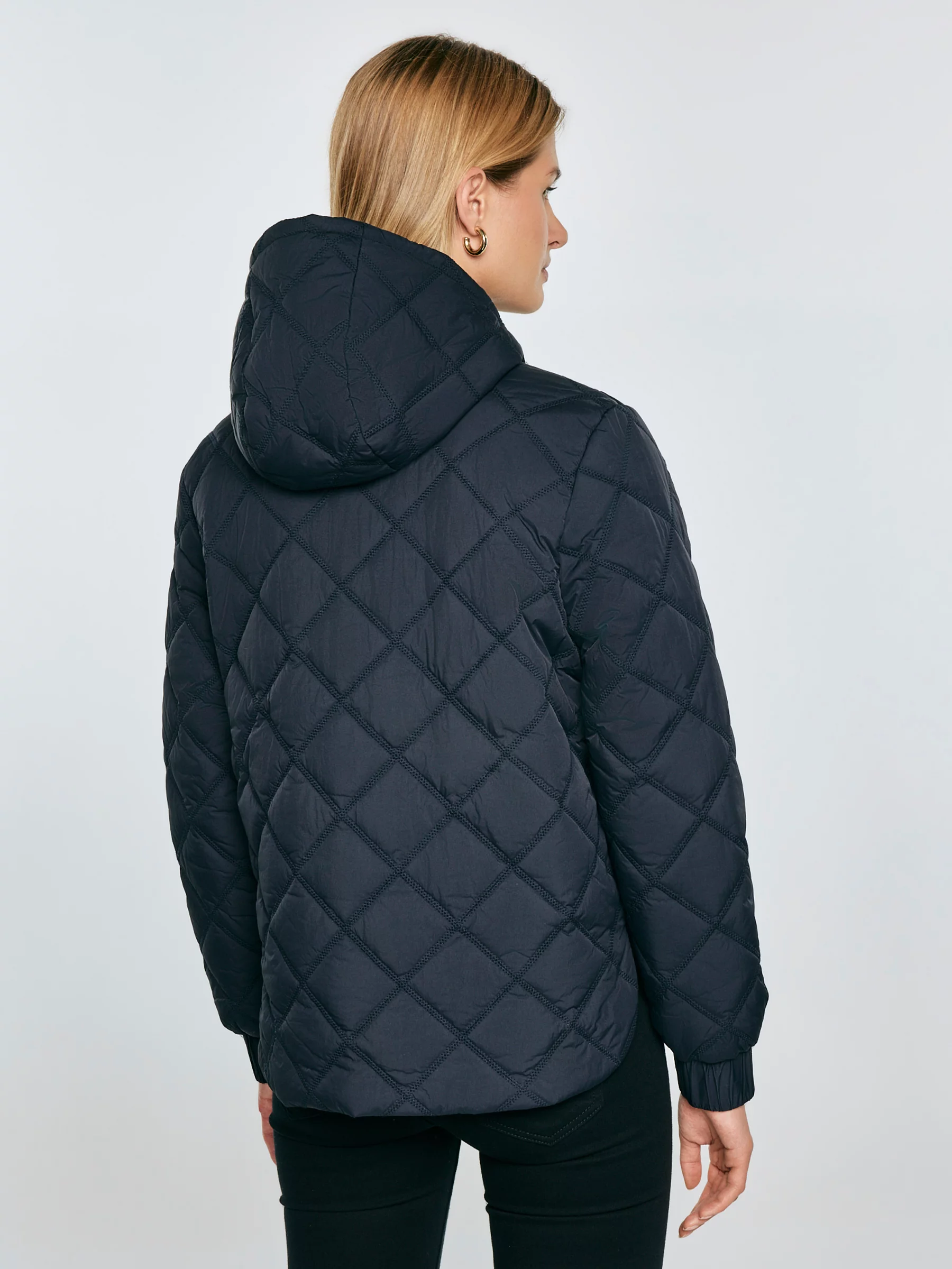 Kurtka damska pikowana z kapturem czarna Wynterina 906