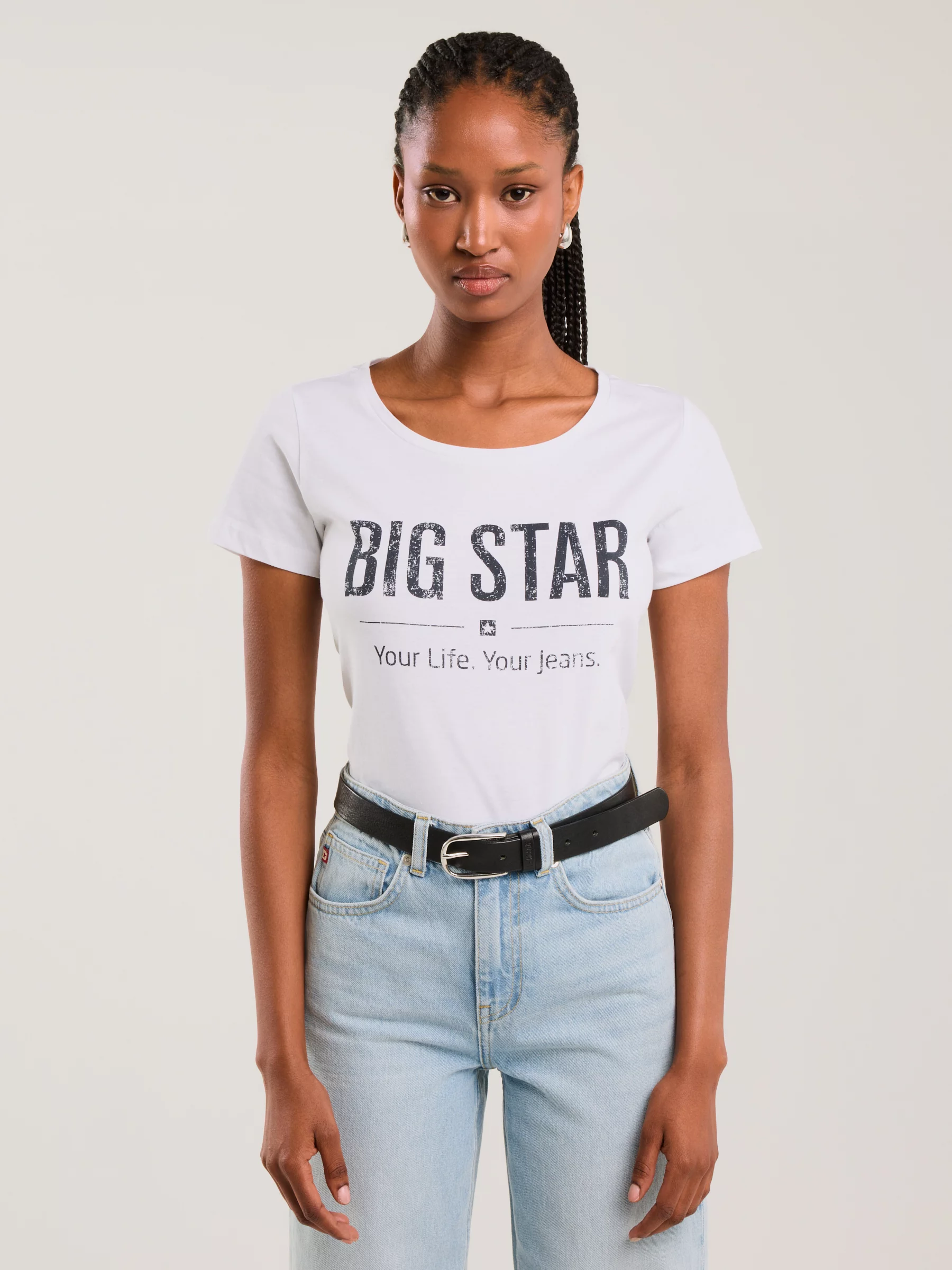 Koszulka damska o klasycznym kroju biała Brunona 101