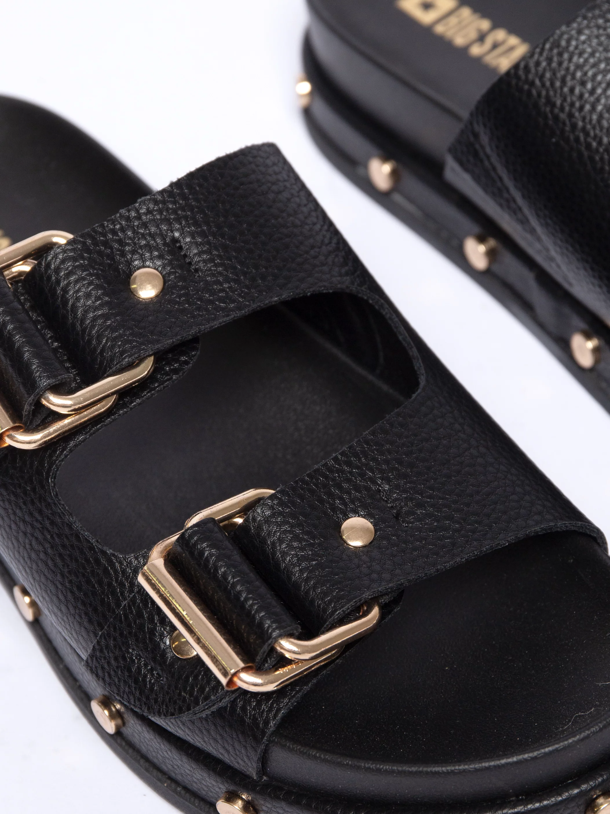 Klapki damskie na podwyższonej podeszwie czarne NN274082 906