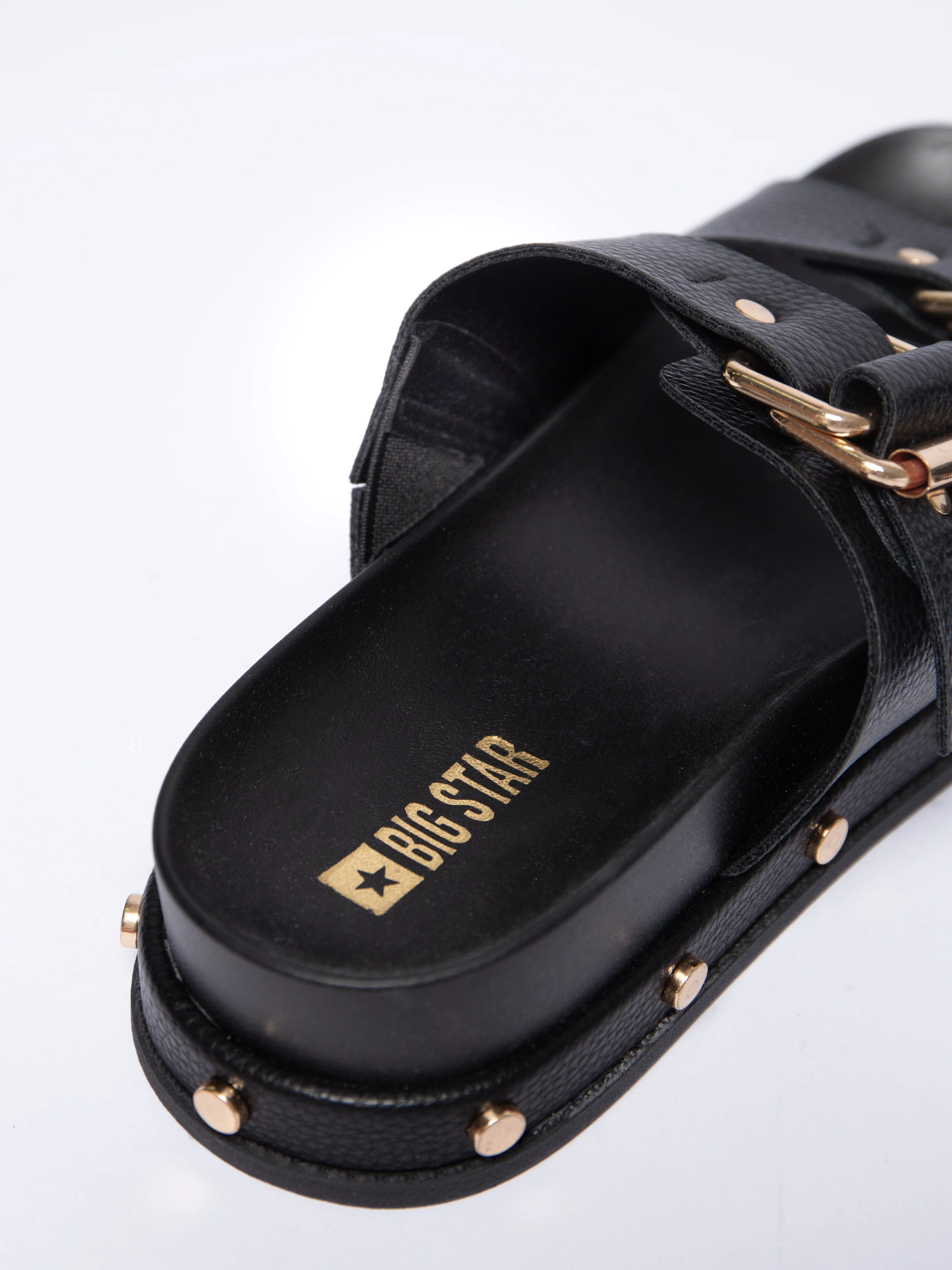 Klapki damskie na podwyższonej podeszwie czarne NN274082 906