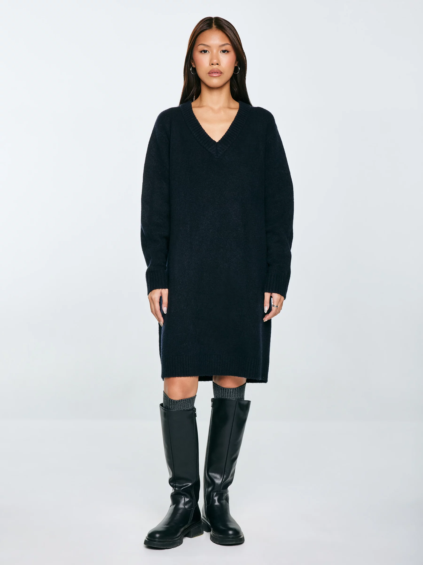 Sukienka damska dzianinowa z dodatkiem wełny czarna Julita 906