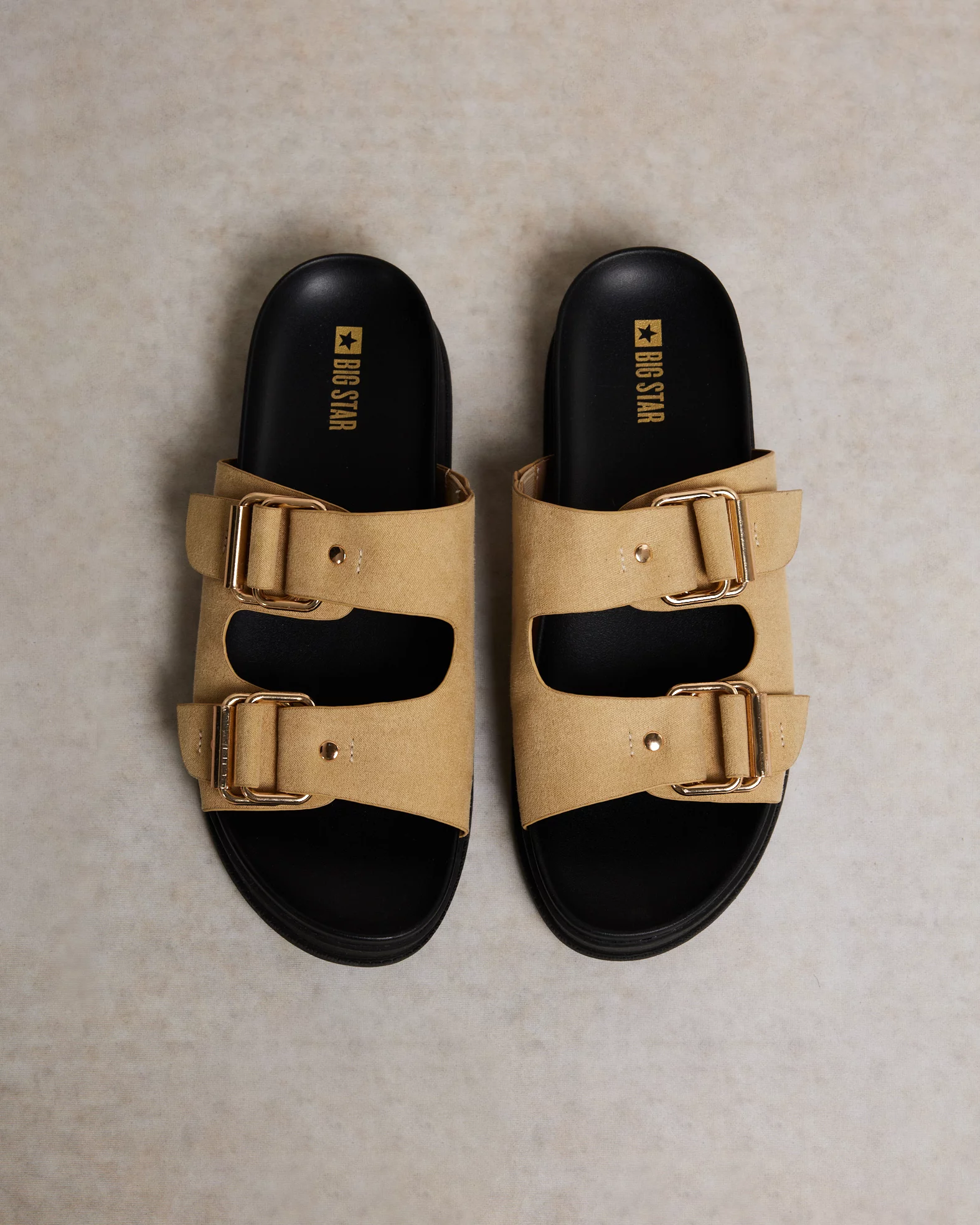 Klapki damskie na podwyższonej podeszwie beżowe RR274A601 801