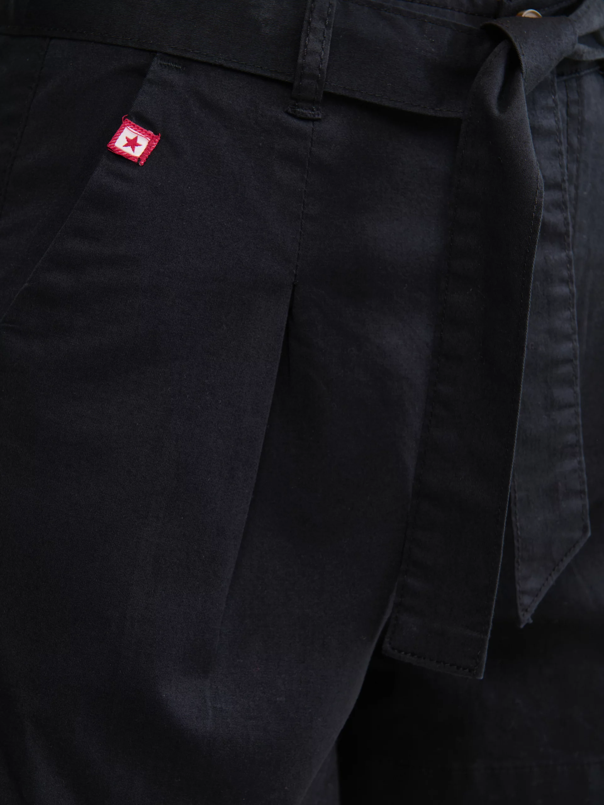 Szorty damskie tkaninowe czarne Atsuko 907