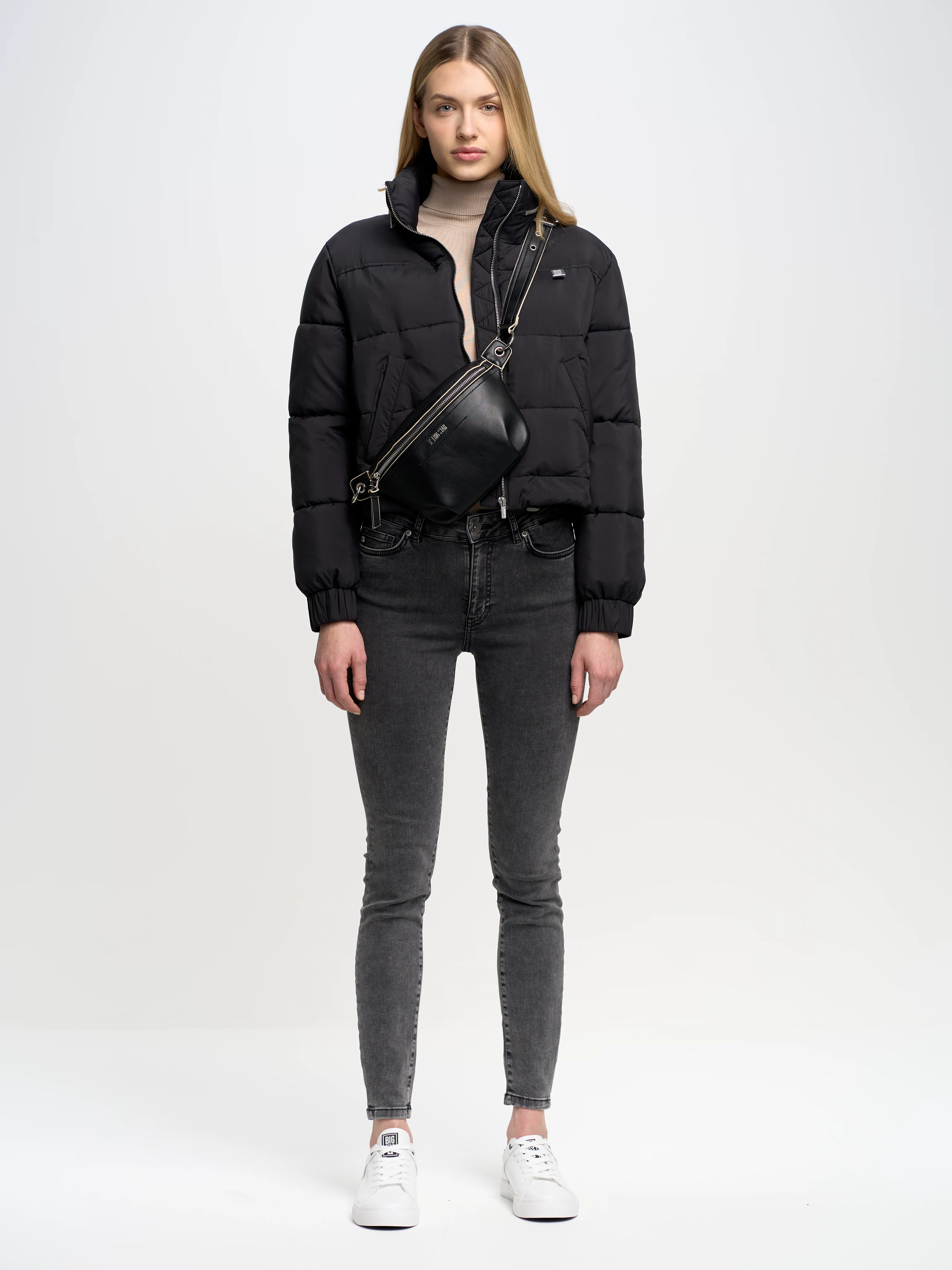 Sweter damski z golfem beżowy Charlinka 801