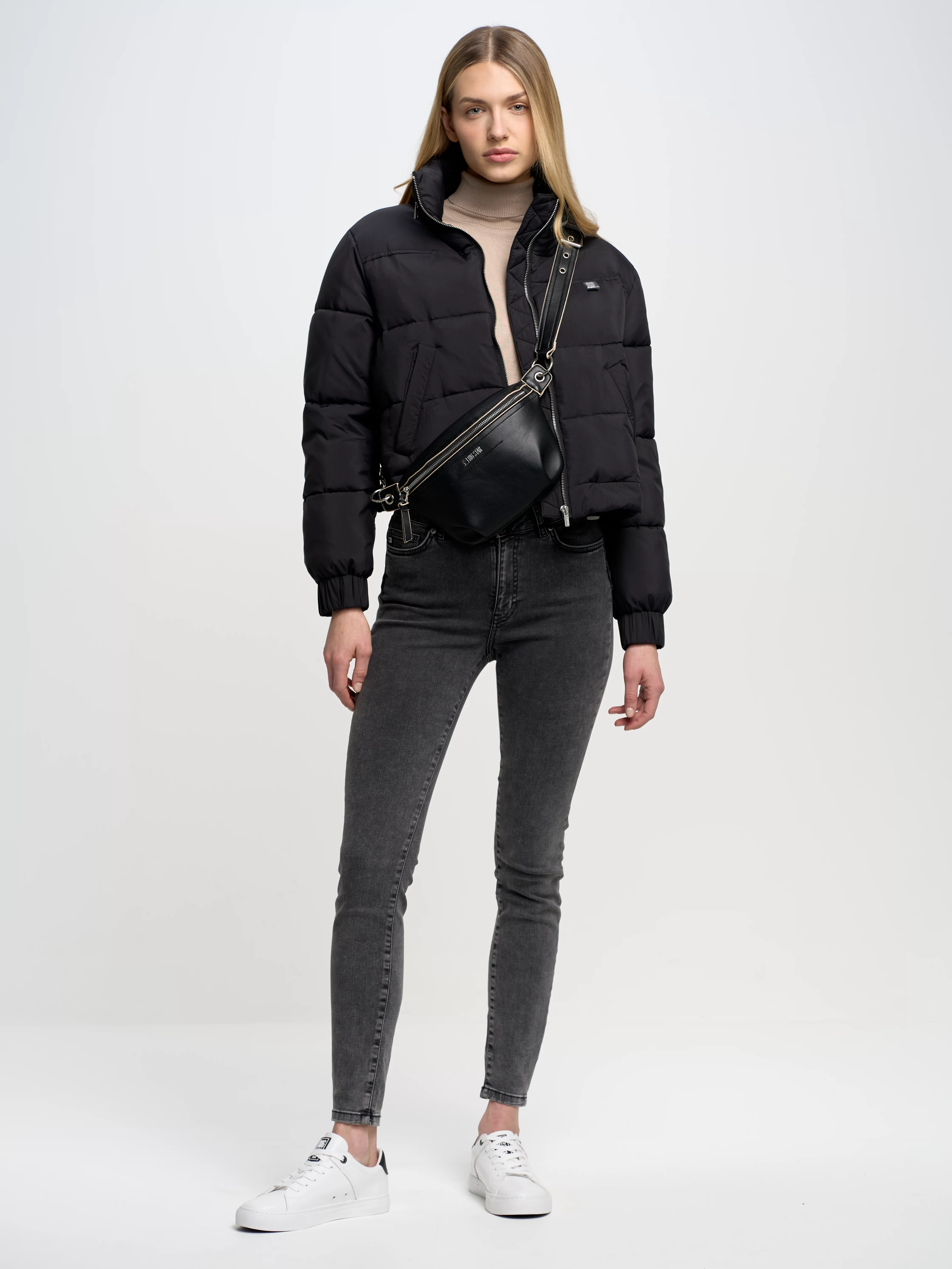 Sweter damski z golfem beżowy Charlinka 801