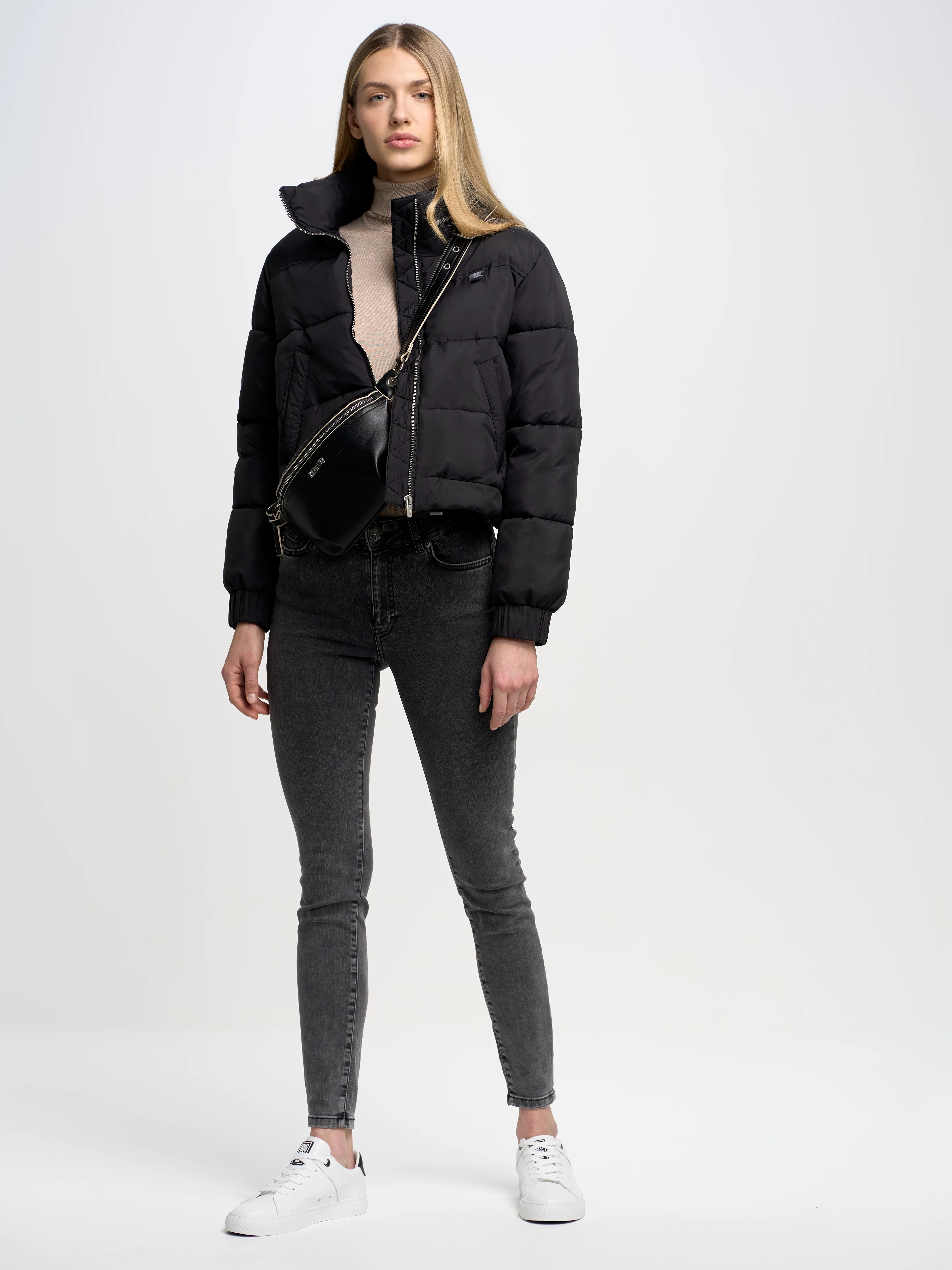 Sweter damski z golfem beżowy Charlinka 801