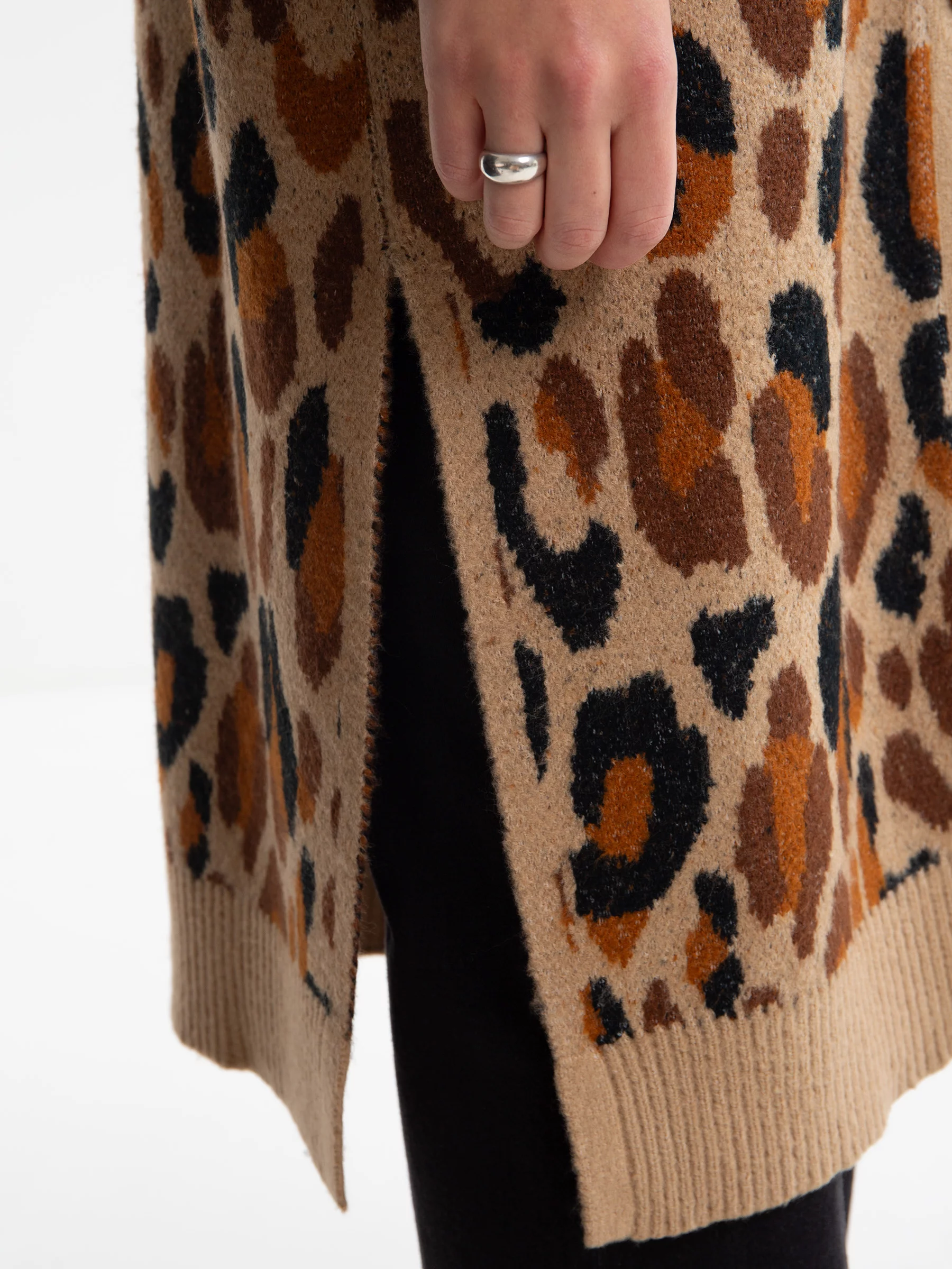 Sweter damski typu kardigan z motywem zwierzęcym brązowy Pantira 000