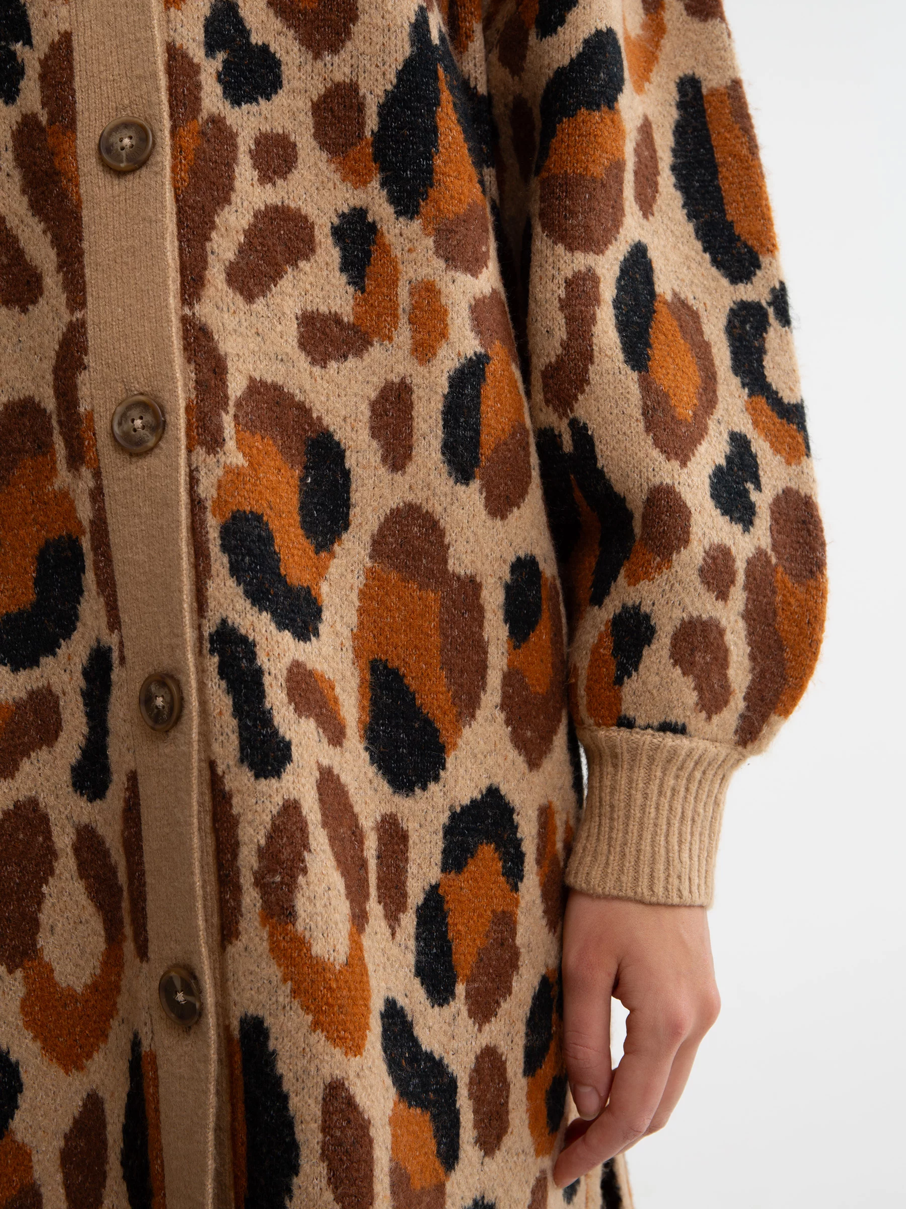 Sweter damski typu kardigan z motywem zwierzęcym brązowy Pantira 000