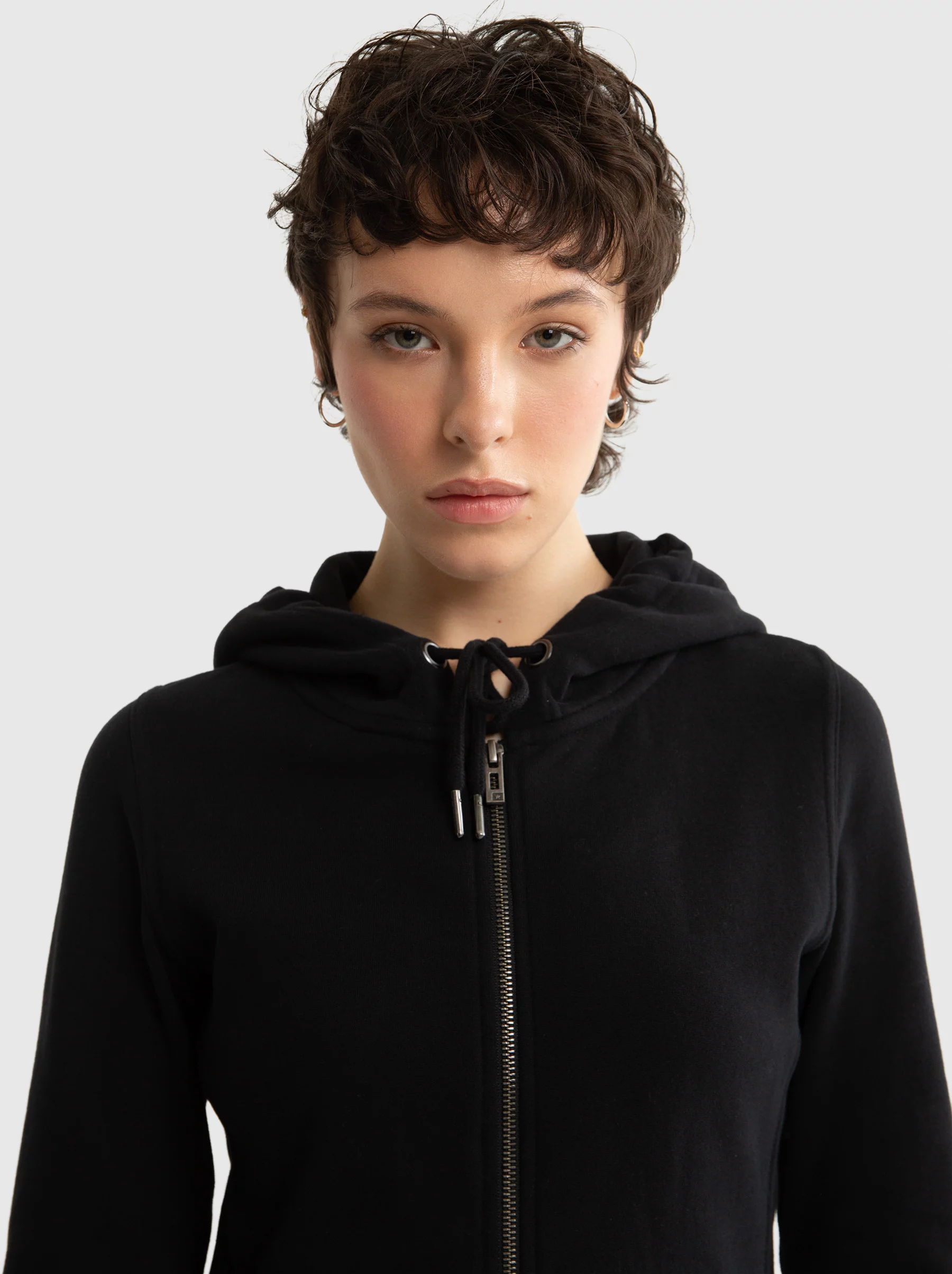 Bluza damska z kapturem czarna Laurisana 906