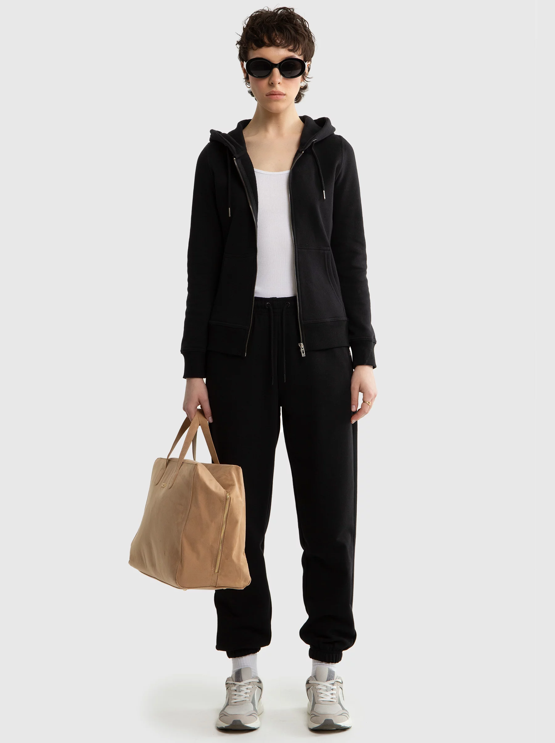 Bluza damska z kapturem czarna Laurisana 906