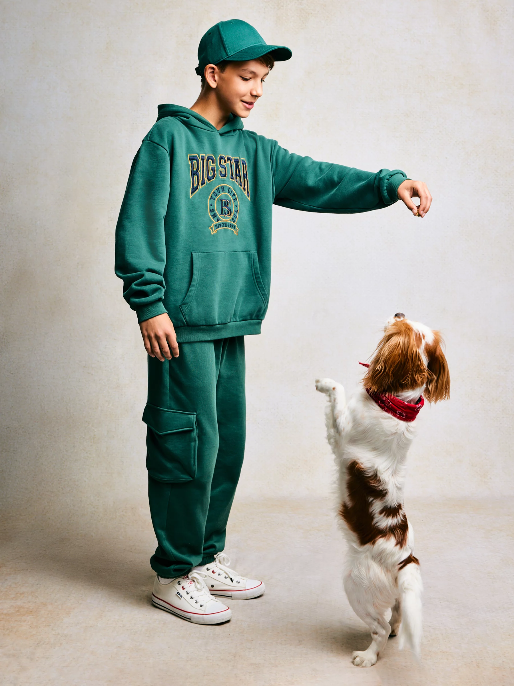 Spodnie chłopięce dresowe cargo khaki Cargir 304