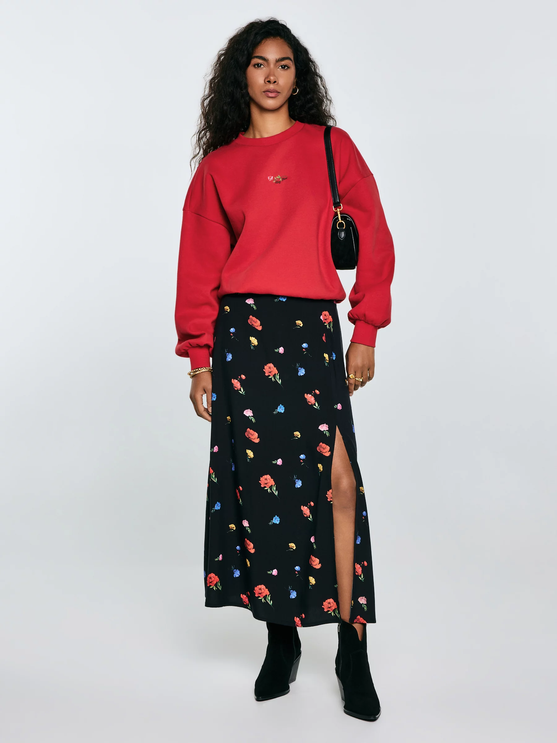 Bluza damska z niewielkim haftem czerwona Marika 603