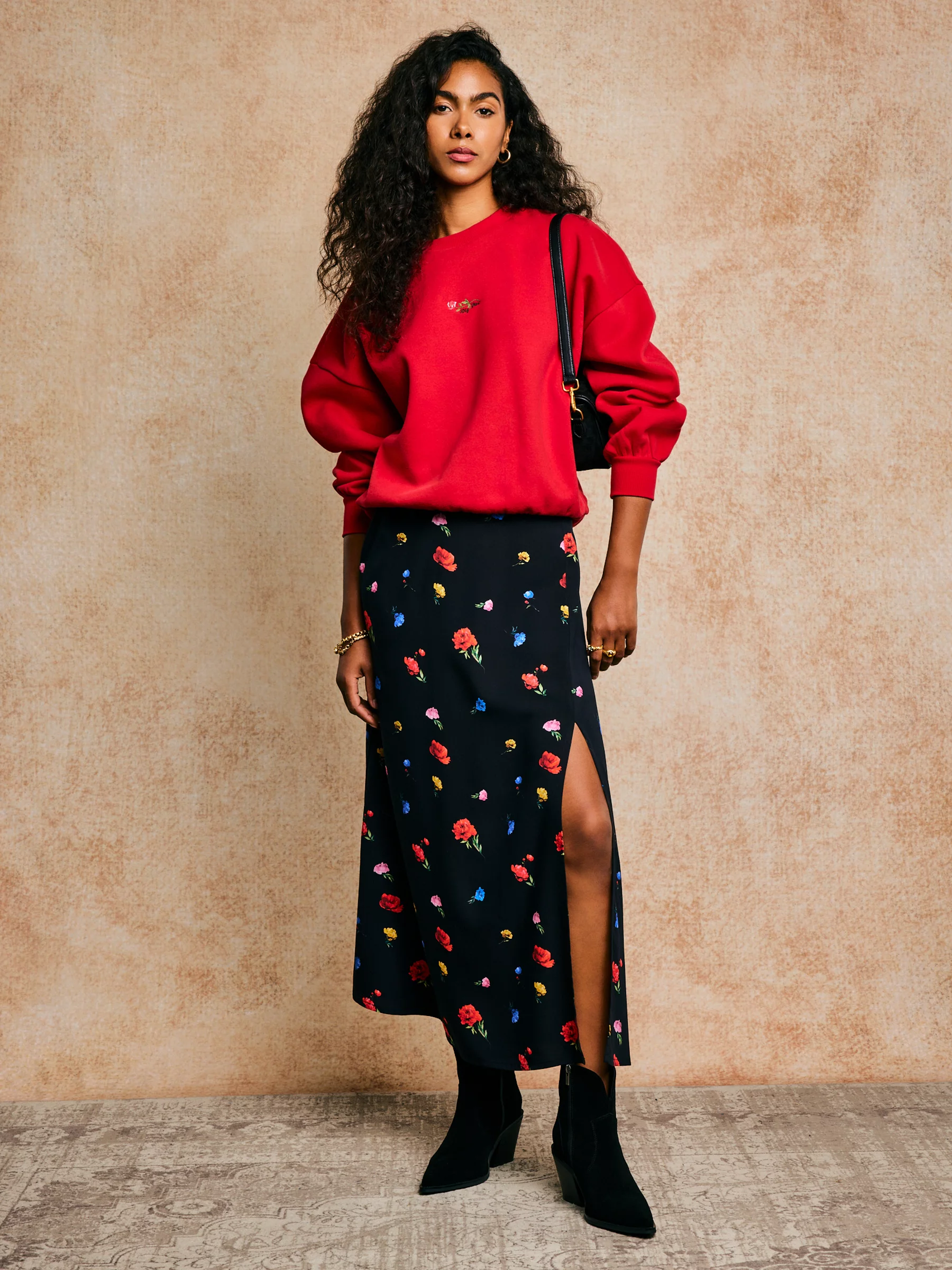 Bluza damska z niewielkim haftem czerwona Marika 603