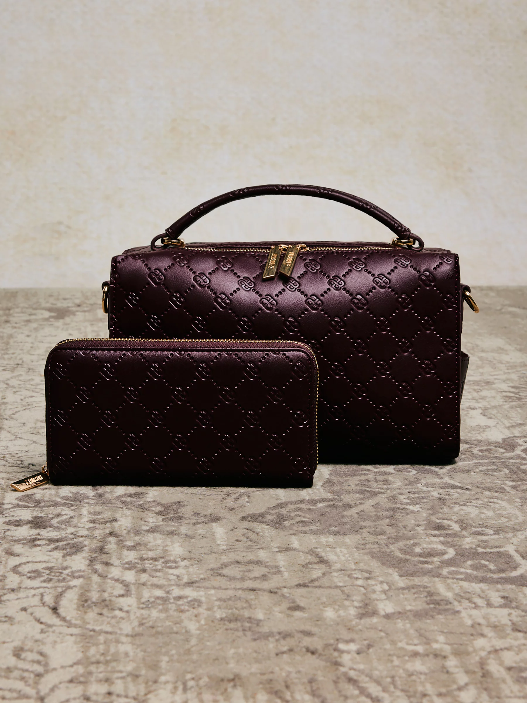 Portfel damski z ozdobnym tłoczeniem bordowy Lisetto 604