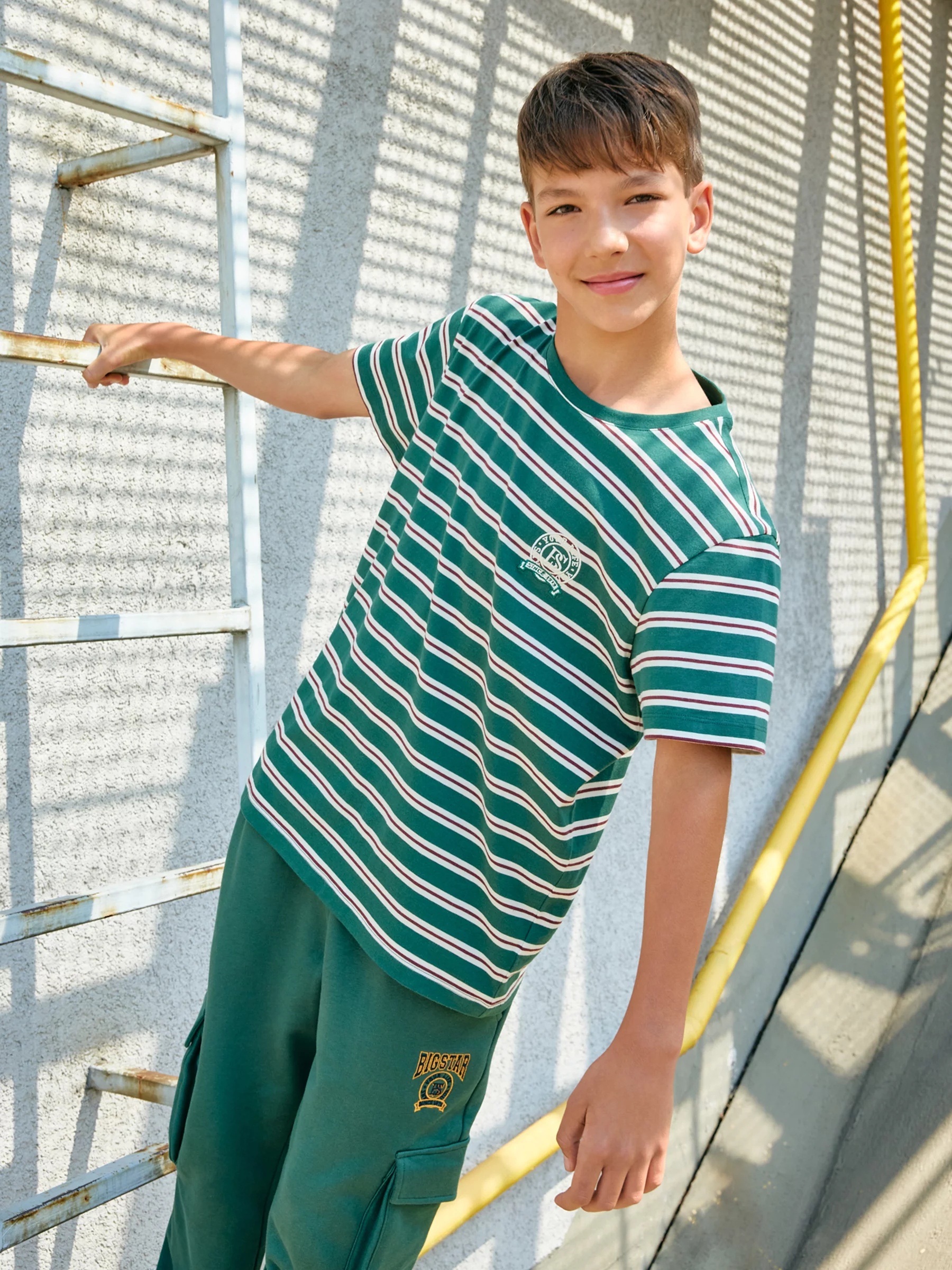 Koszulka chłopięca w paski zielona Sewer 304