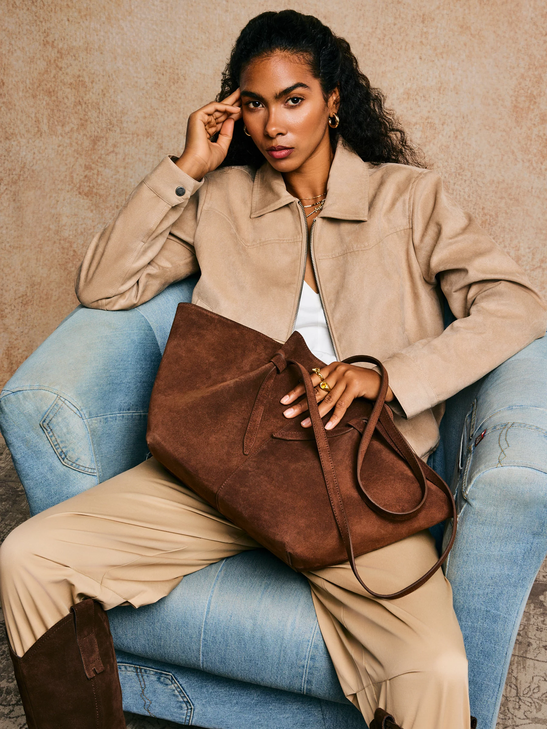 Kurtka damska bomberka z imitacji zamszu beżowa Arisash 805