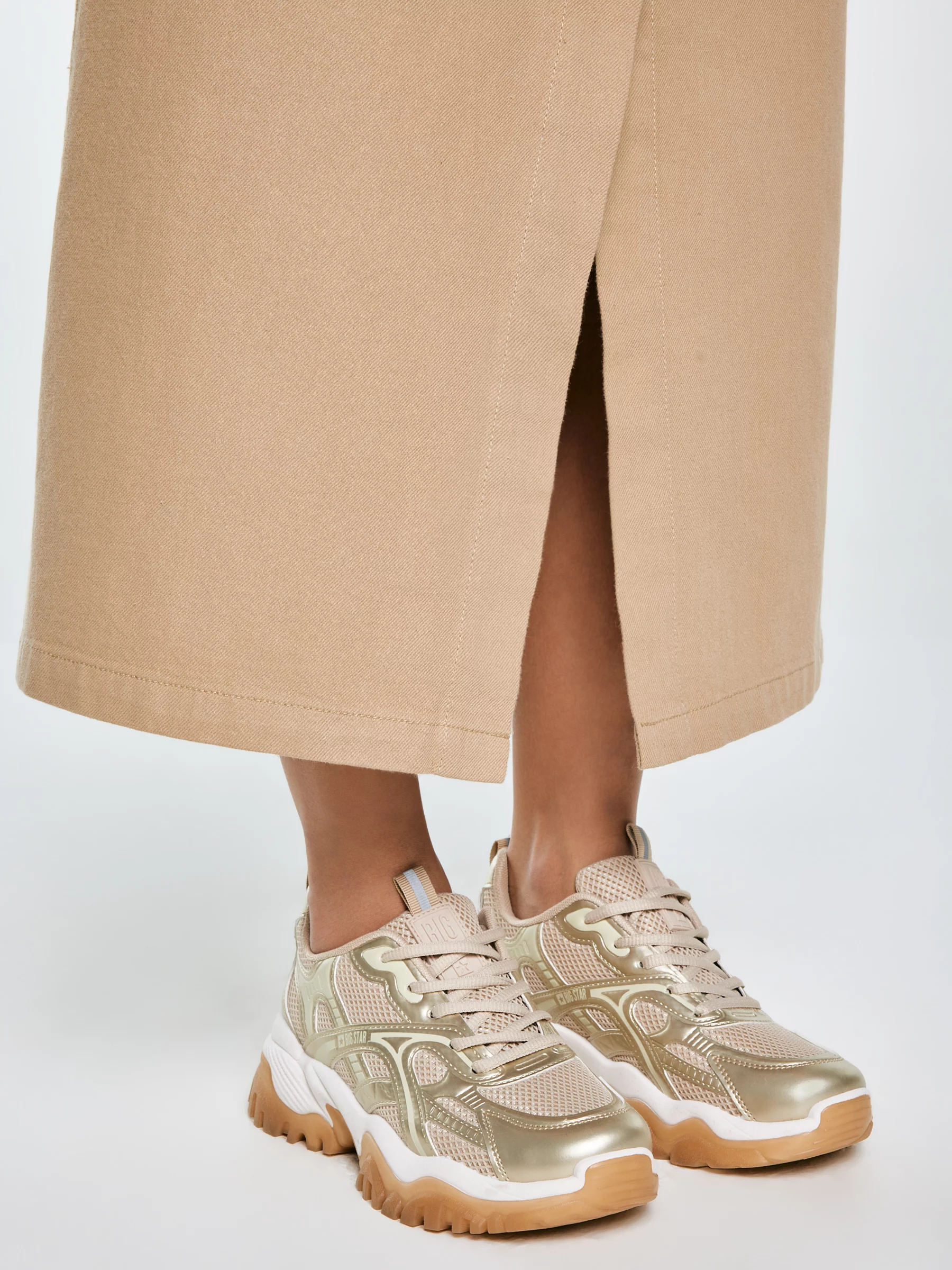 Sneakersy damskie beżowo-złote SS274014 802