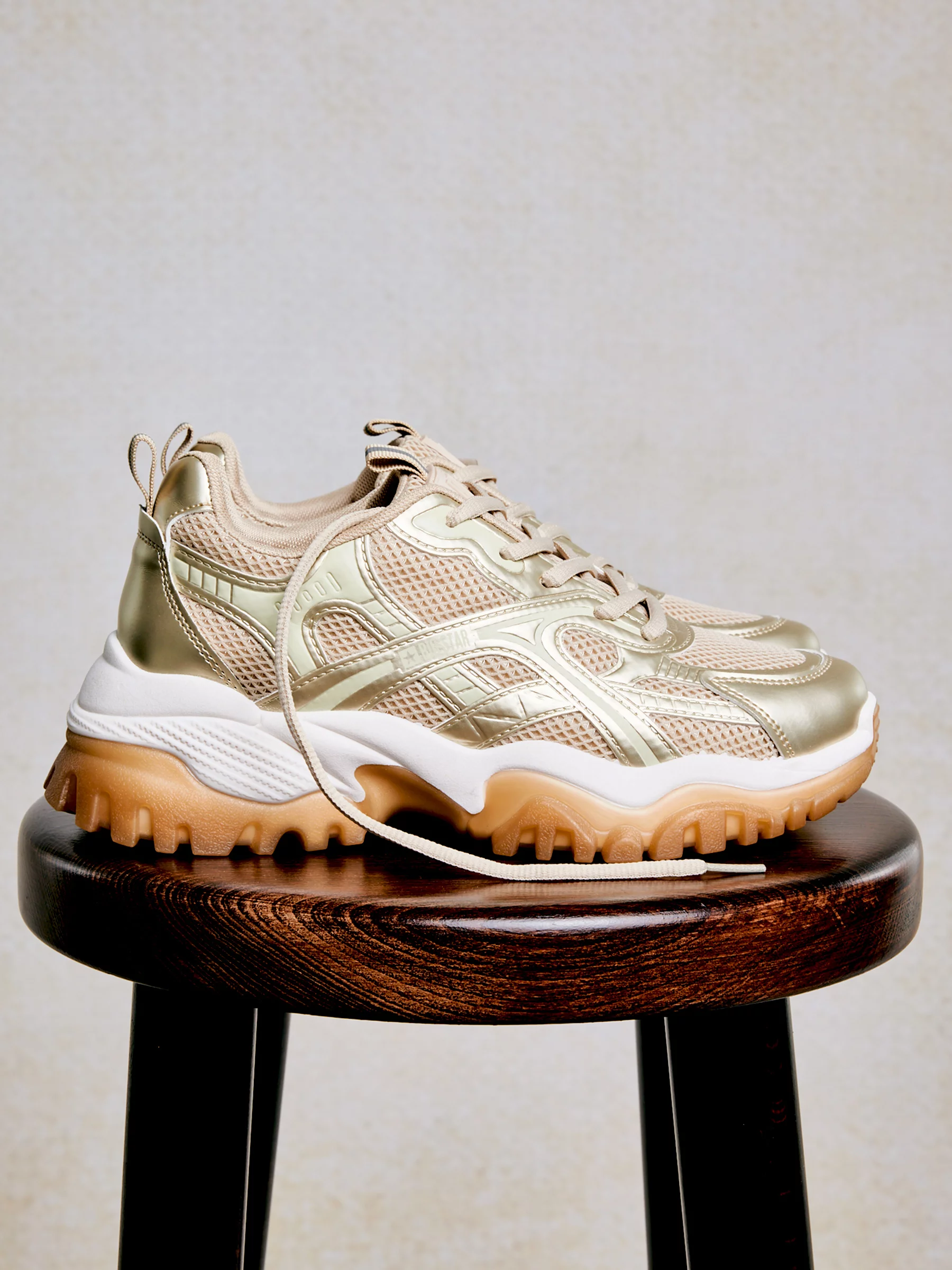 Sneakersy damskie beżowo-złote SS274014 802