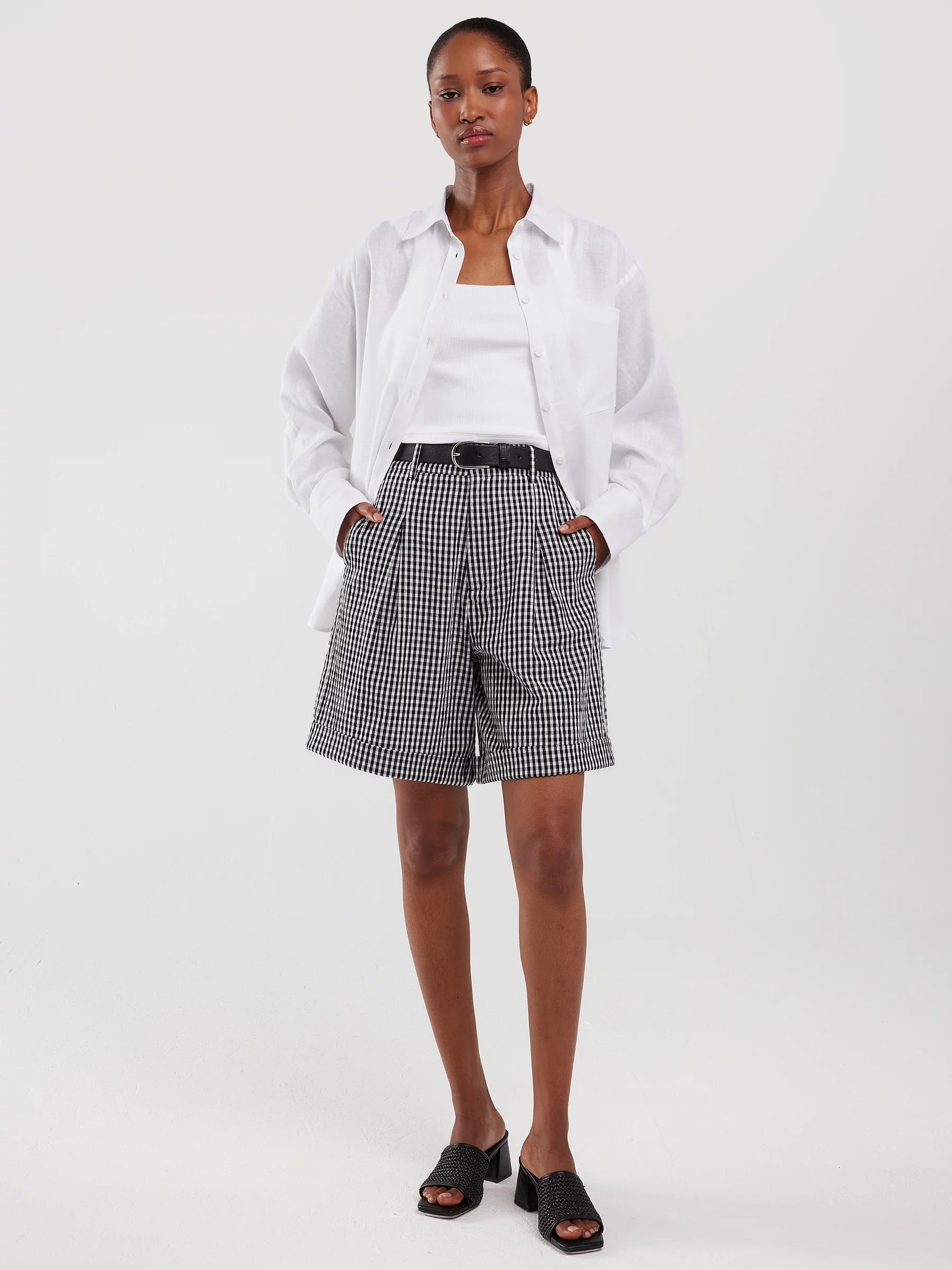 Szorty damskie z wysokim stanem w drobną kratę biało-czarne Pollini 906