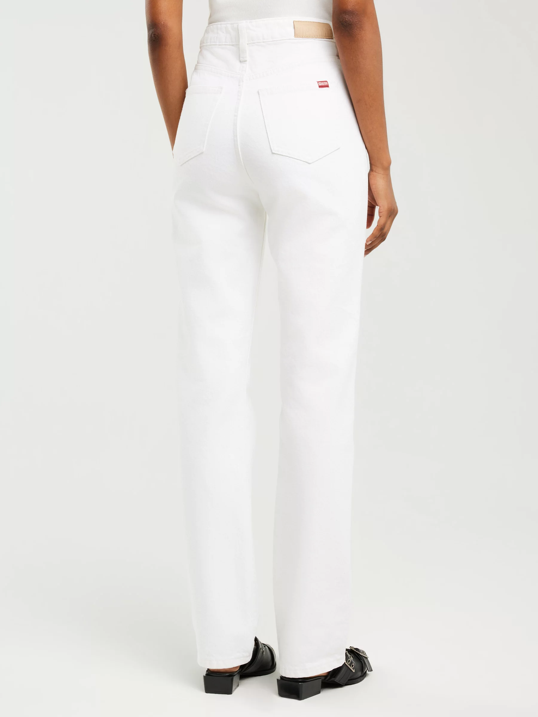 Jeansy damskie z prostą nogawką białe Winona 101