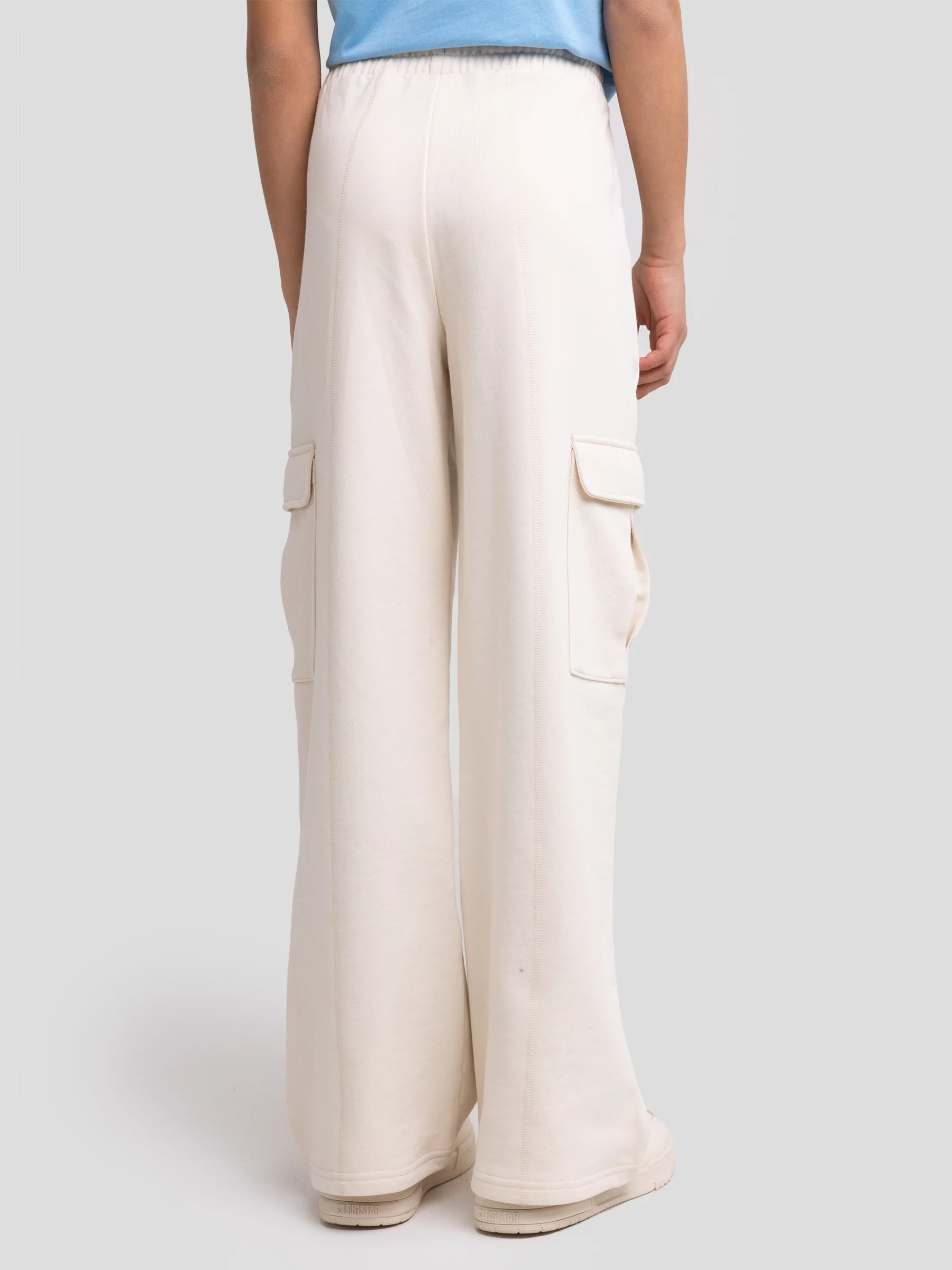 Spodnie dziewczęce dresowe cargo kremowe Naomap 103