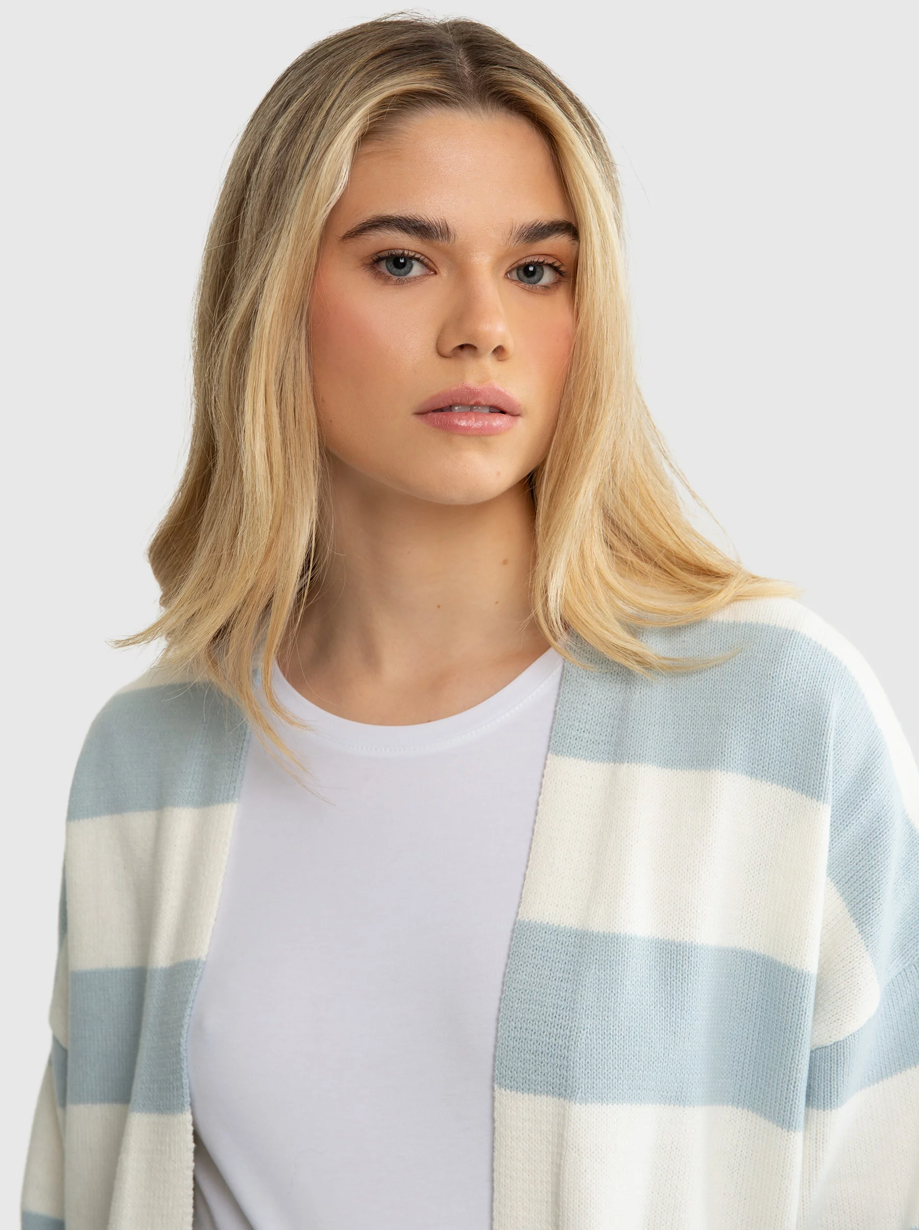 Sweter kardigan damski z kieszeniami w niebiesko-białe pasy Marilla 400