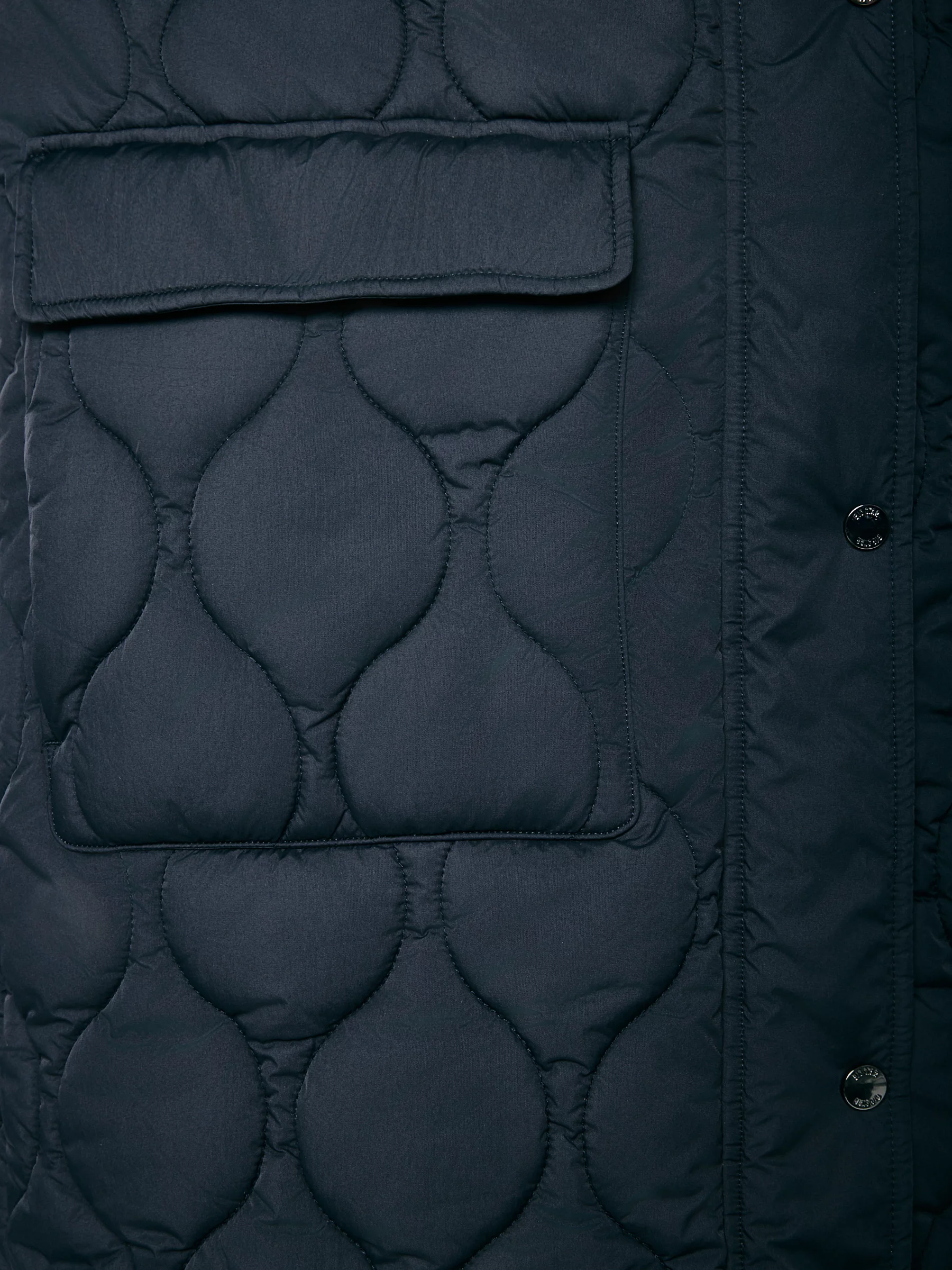 Płaszcz damski oversize z ozdobnym pikowaniem czarny Kinnetisa 906