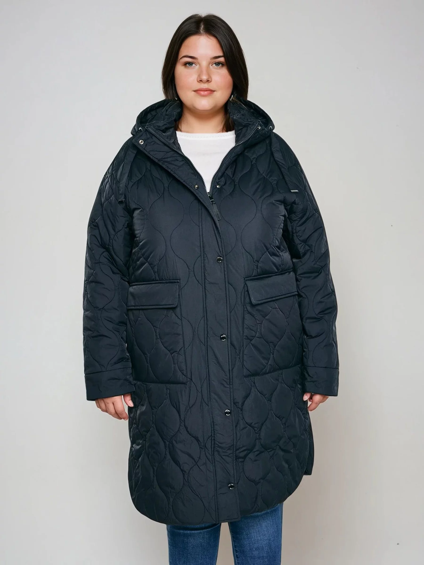 Płaszcz damski oversize z ozdobnym pikowaniem czarny Kinnetisa 906