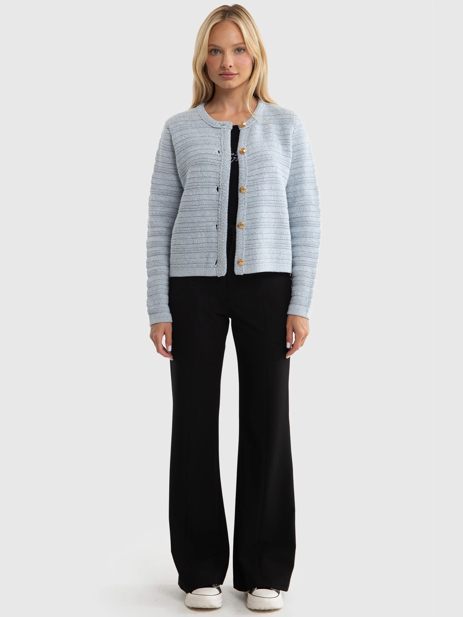 Sweter damski z ozdobnymi guzikami blękitny Marinara 400