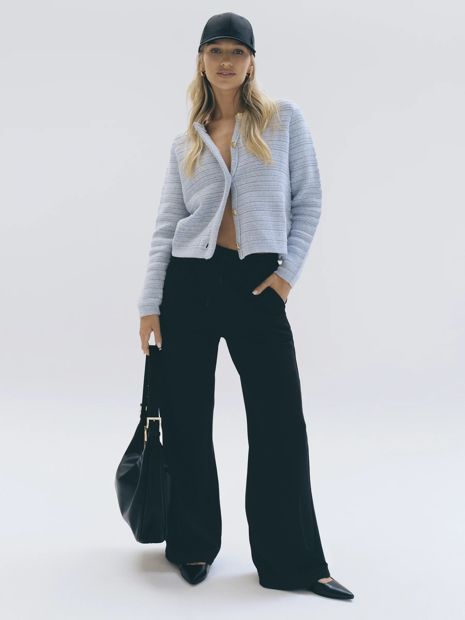 Sweter damski z ozdobnymi guzikami blękitny Marinara 400