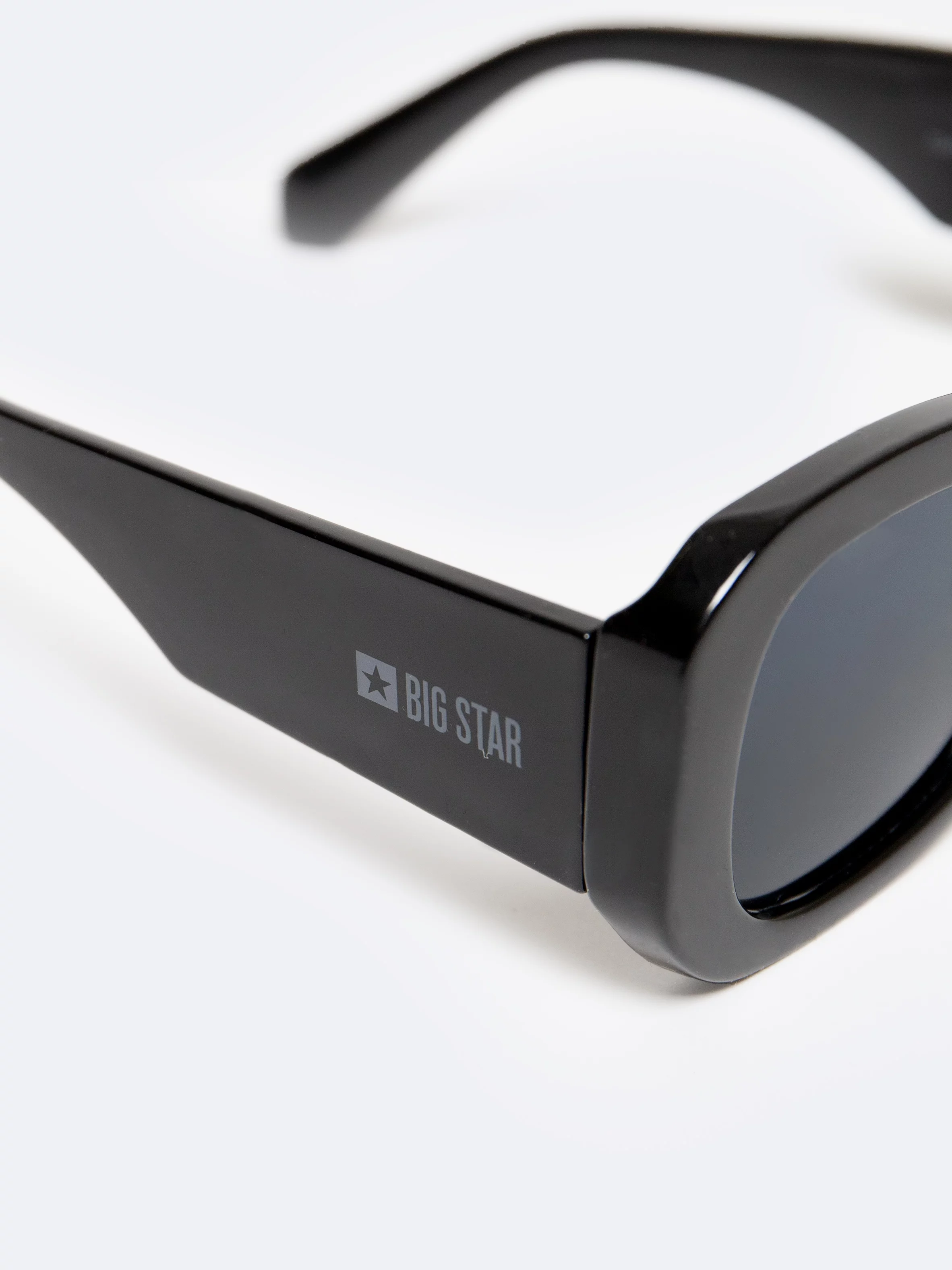 Okulary przeciwsłoneczne damskie czarne Mitra 906